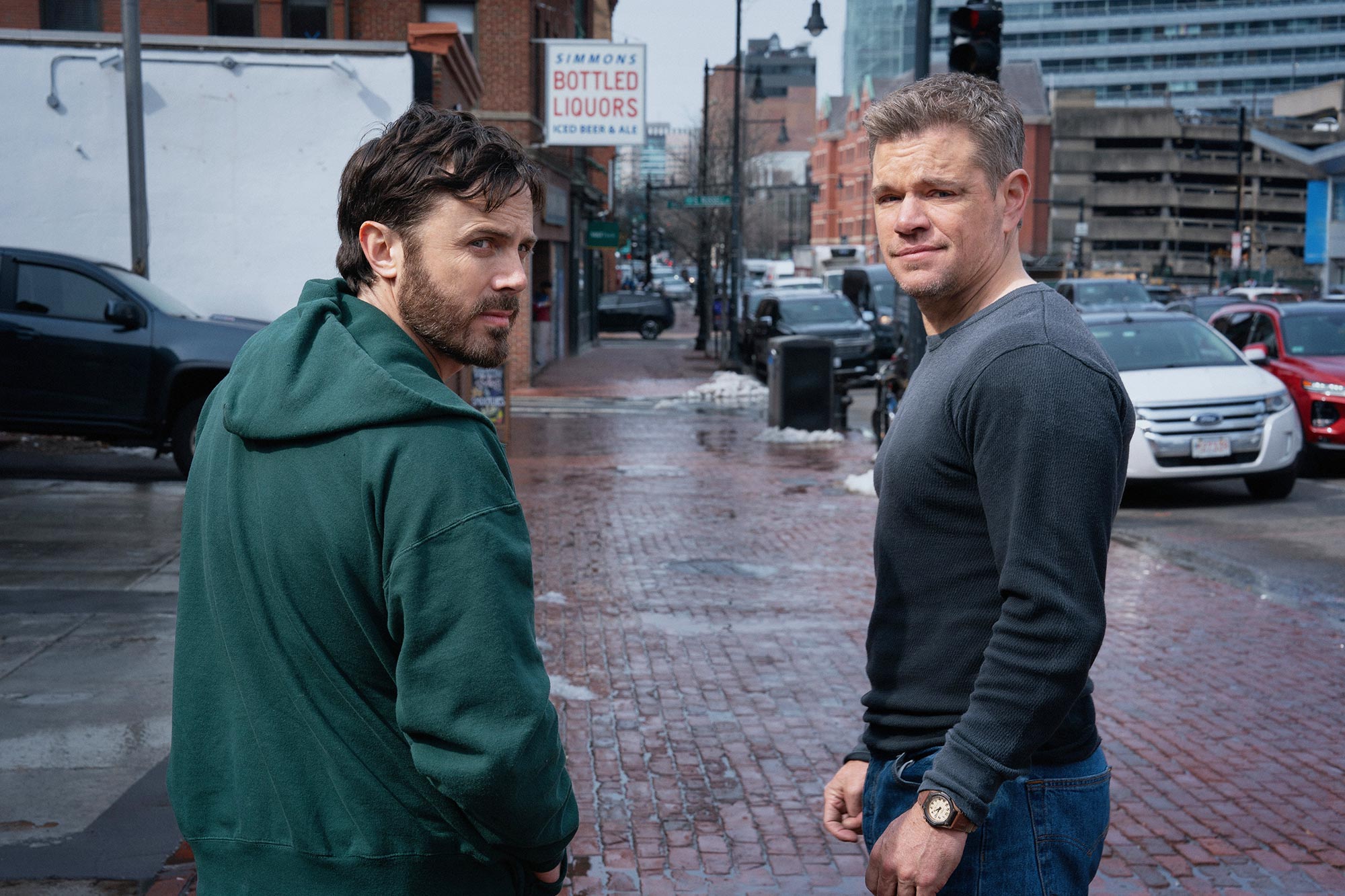 Como Casey Affleck provocou Matt Damon no set de 'The Instigators'