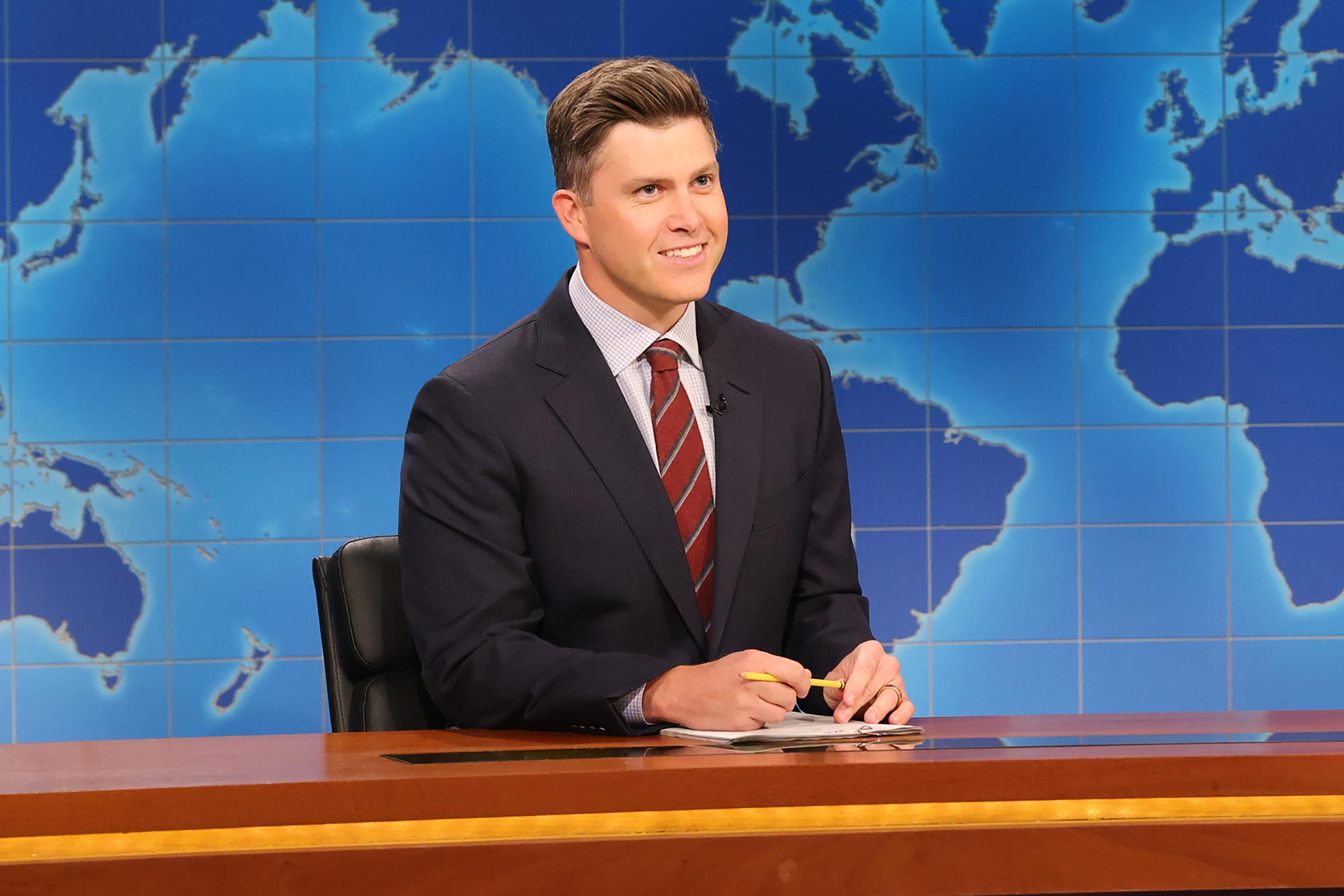 Colin Jost ออกจากผู้สื่อข่าวโอลิมปิกในตาฮิติหลังจากได้รับบาดเจ็บ