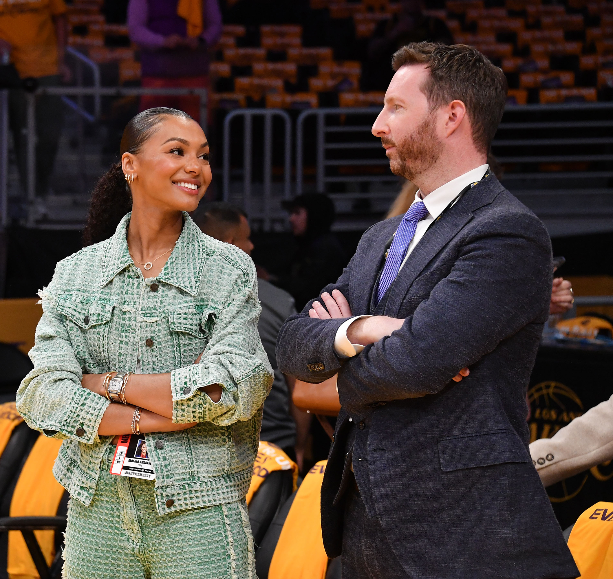 Os repórteres da ESPN Malika Andrews e Dave McMenamin se casam