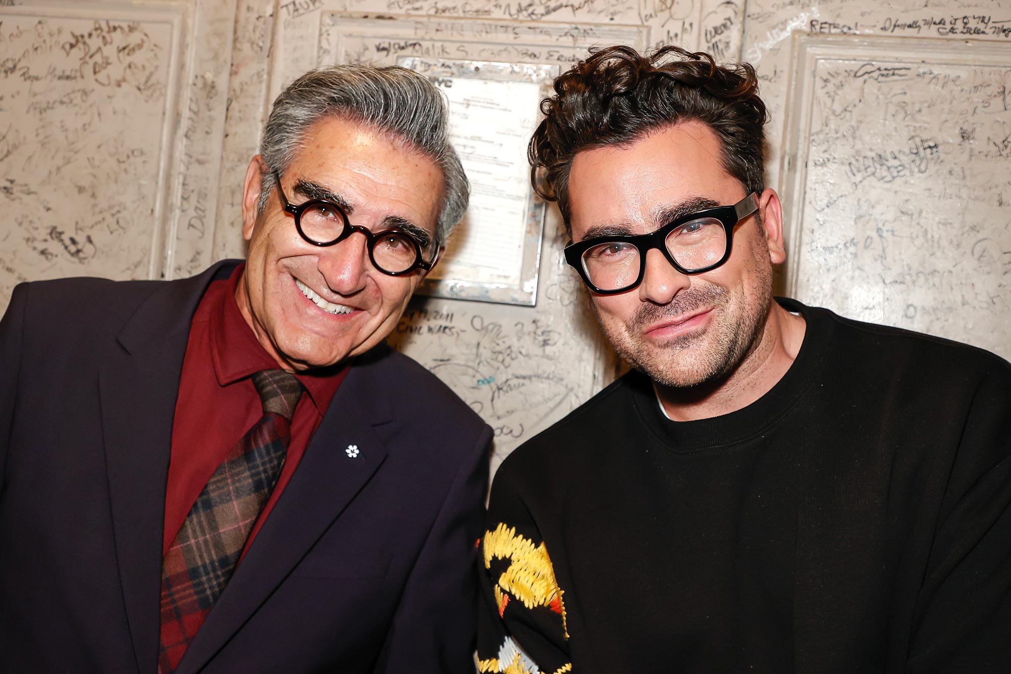 Eugene und Dan Levy moderieren die Emmy Awards 2024: Alles, was Sie wissen sollten