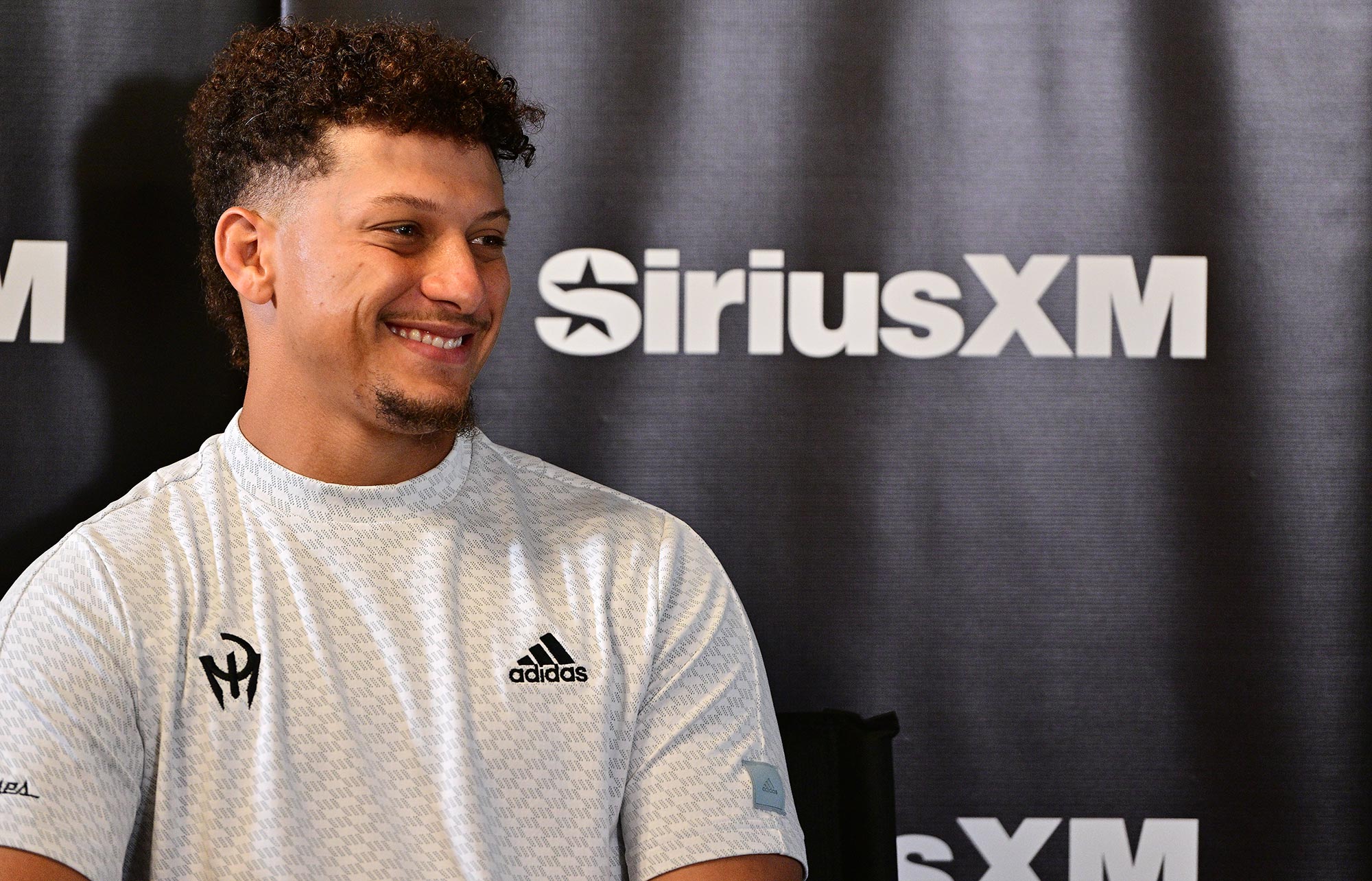 Patrick Mahomes กล่าวถึงมิตรภาพที่ 'ยิ่งใหญ่' กับ Travis Kelce และ Taylor Swift