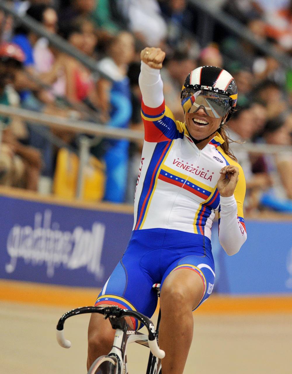 Former Olympic Cyclist Daniela Larreal Chorines Found Dead After Choking on Food 207