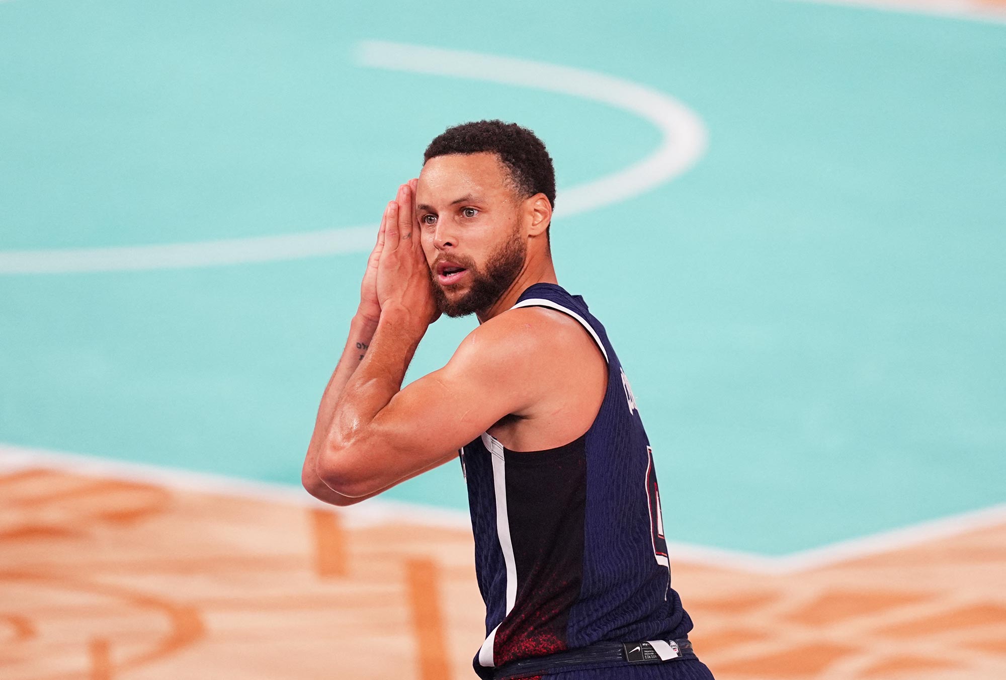 Francuski nadawca zyskuje popularność dzięki nazwaniu Steph Curry „diabłem”