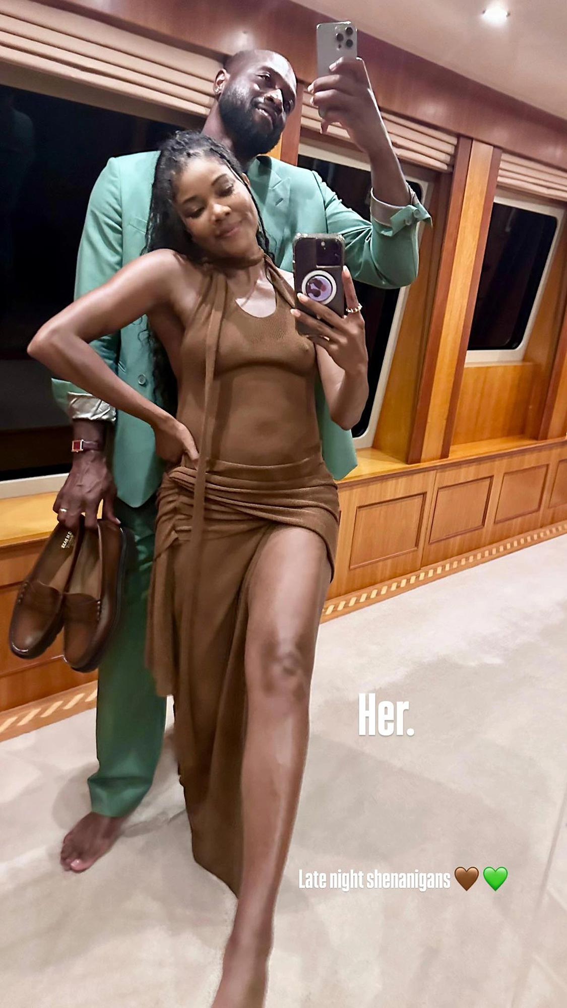 Gabrielle Union wird langbeinig in einem völlig durchsichtigen braunen Kleid