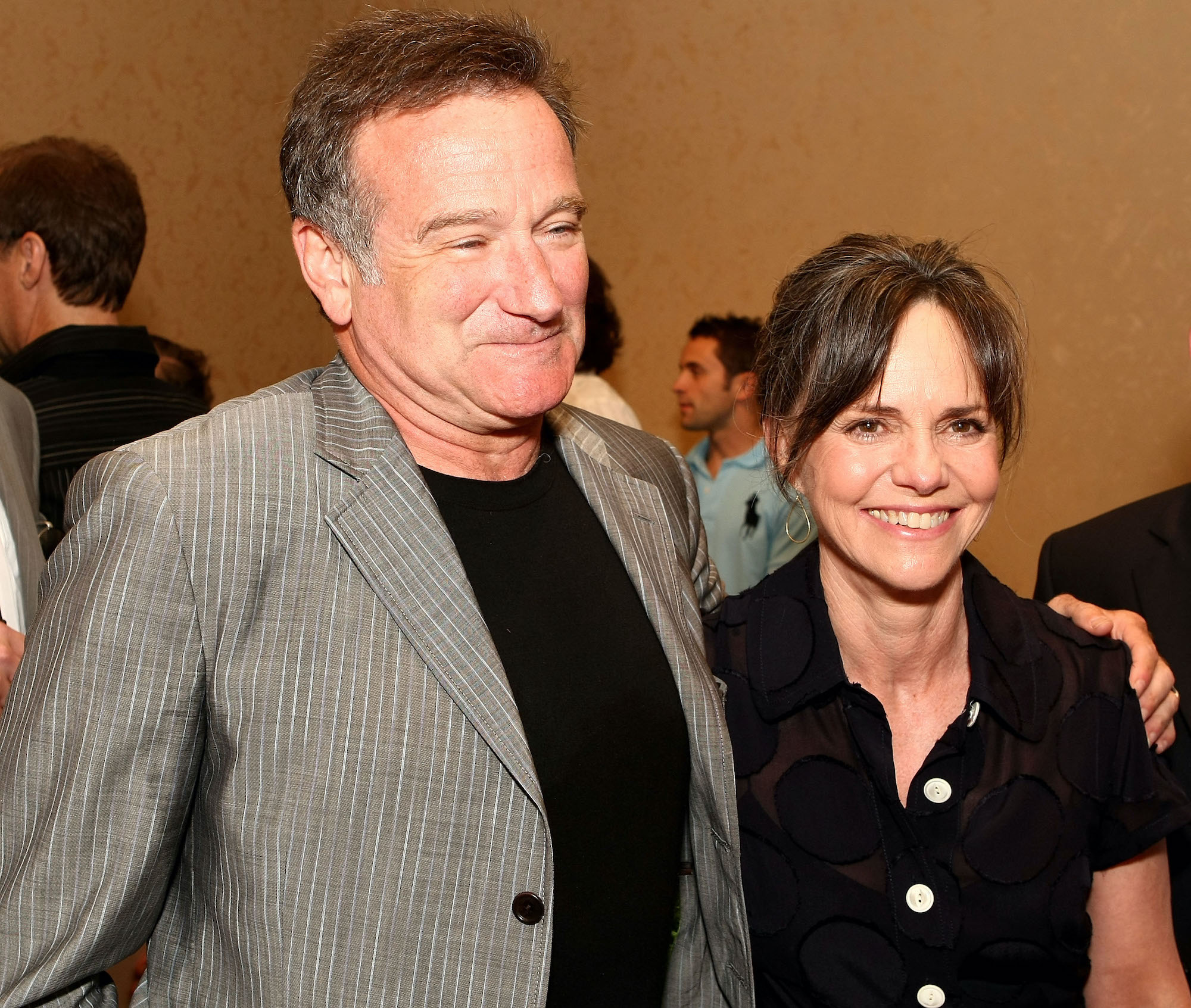 Sally Field erinnert sich, wie „Mrs. Robin Williams, der Co-Star von Doubtfire, half nach dem Tod ihres Vaters