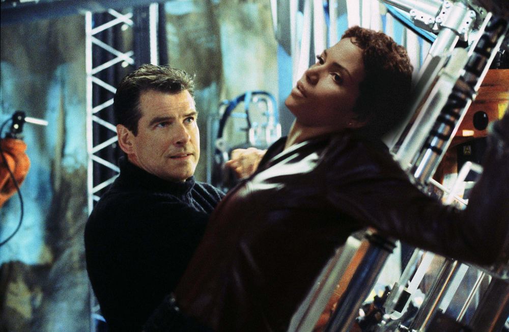 Halle Berry fala sobre o ex-colega de James Bond, Pierce Brosnan Ele restaurou minha fé nos homens