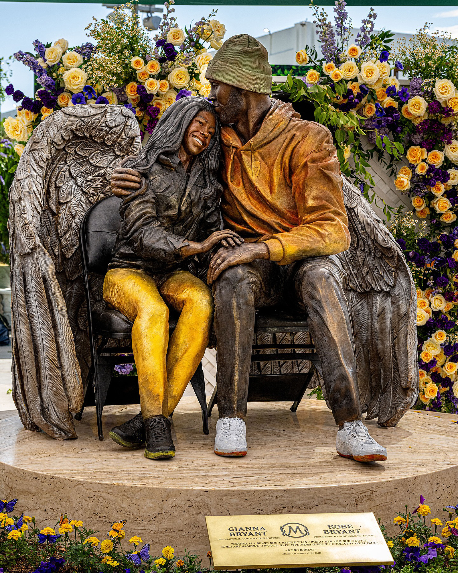 Vanessa Bryant stellt „Extra Special“-Statue von Kobe und Tochter Gianna vor