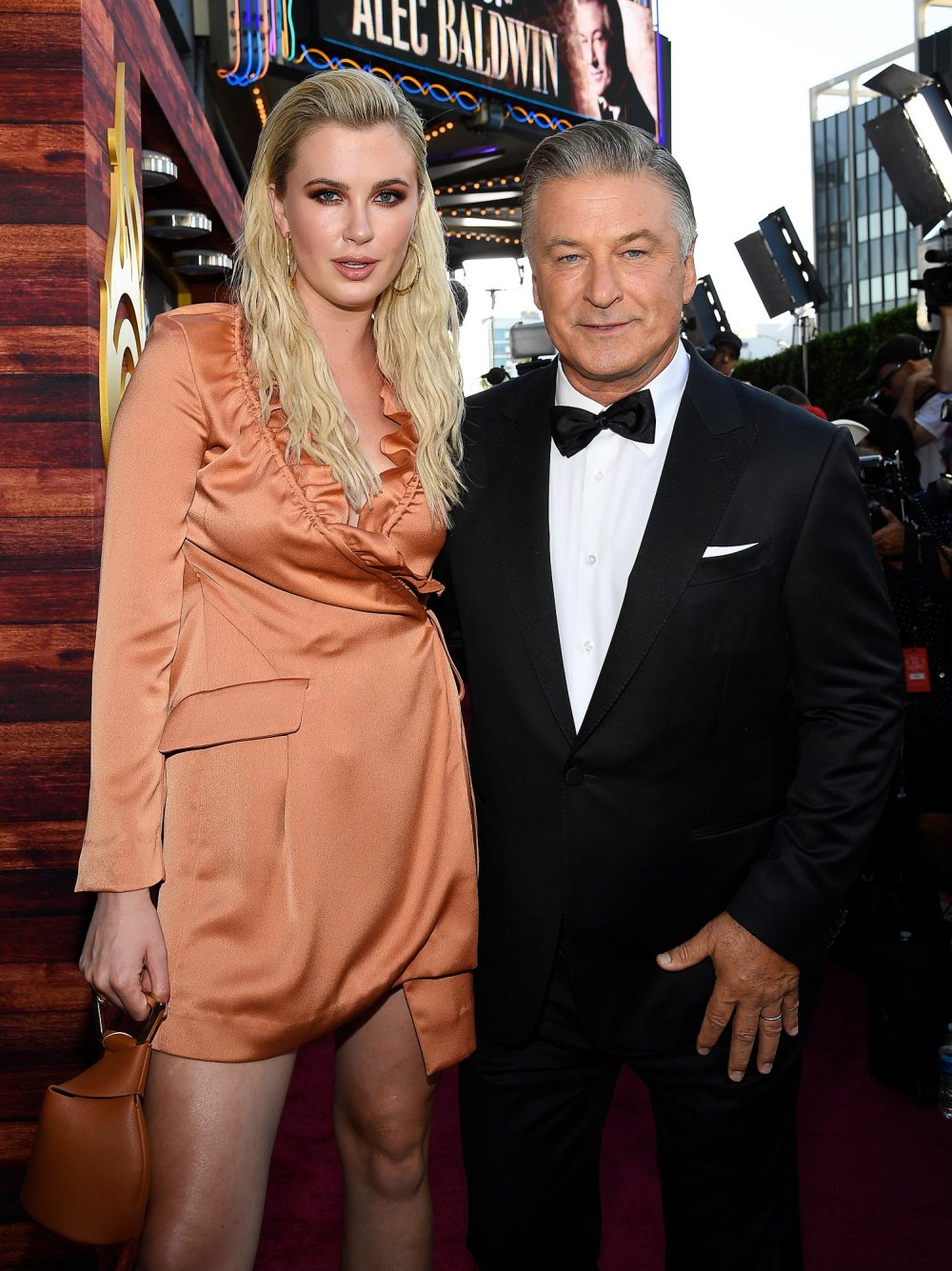 Holland, la hija de Ireland Baldwin, se reúne con su tía de 22 meses y los hijos de Alec e Hilaria Baldwin 938