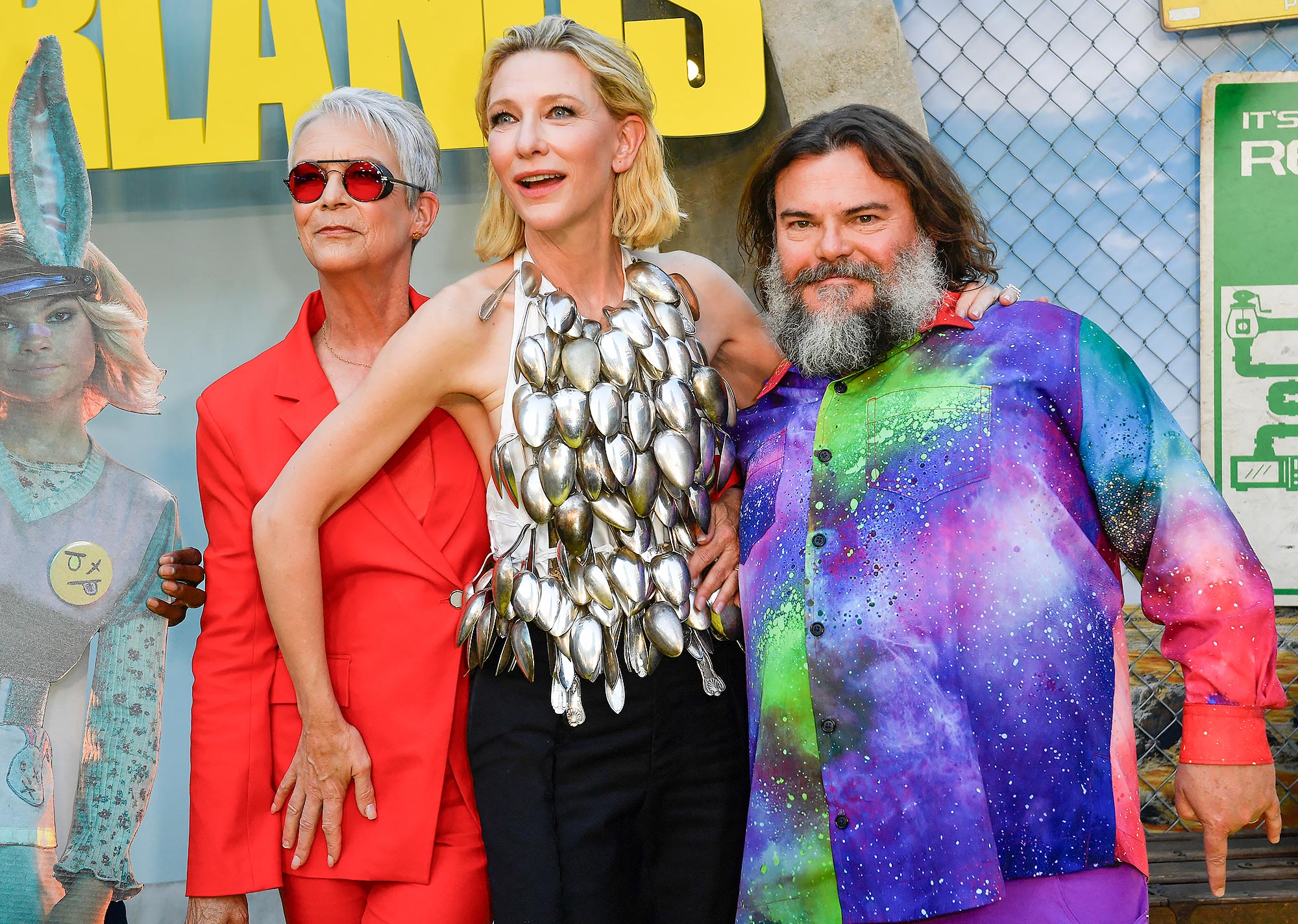 Jamie Lee Curtis Saves Cate Blanchett from Wardrobe Malfunction on ‘Borderlands’ Red Carpet