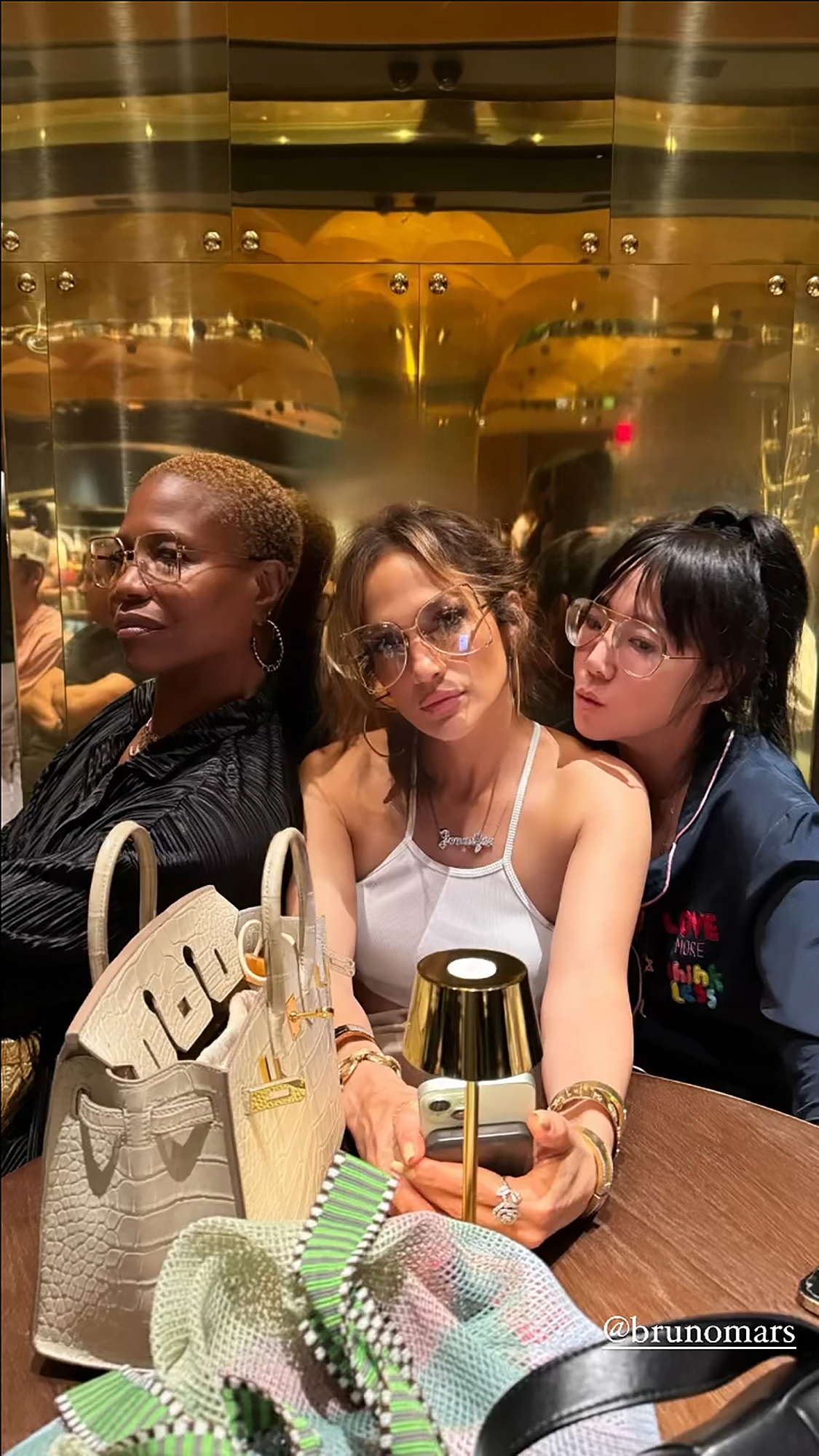 Jennifer Lopez แสดงภาพ Girls Night Out จากวันเกิดของ Ben Affleck