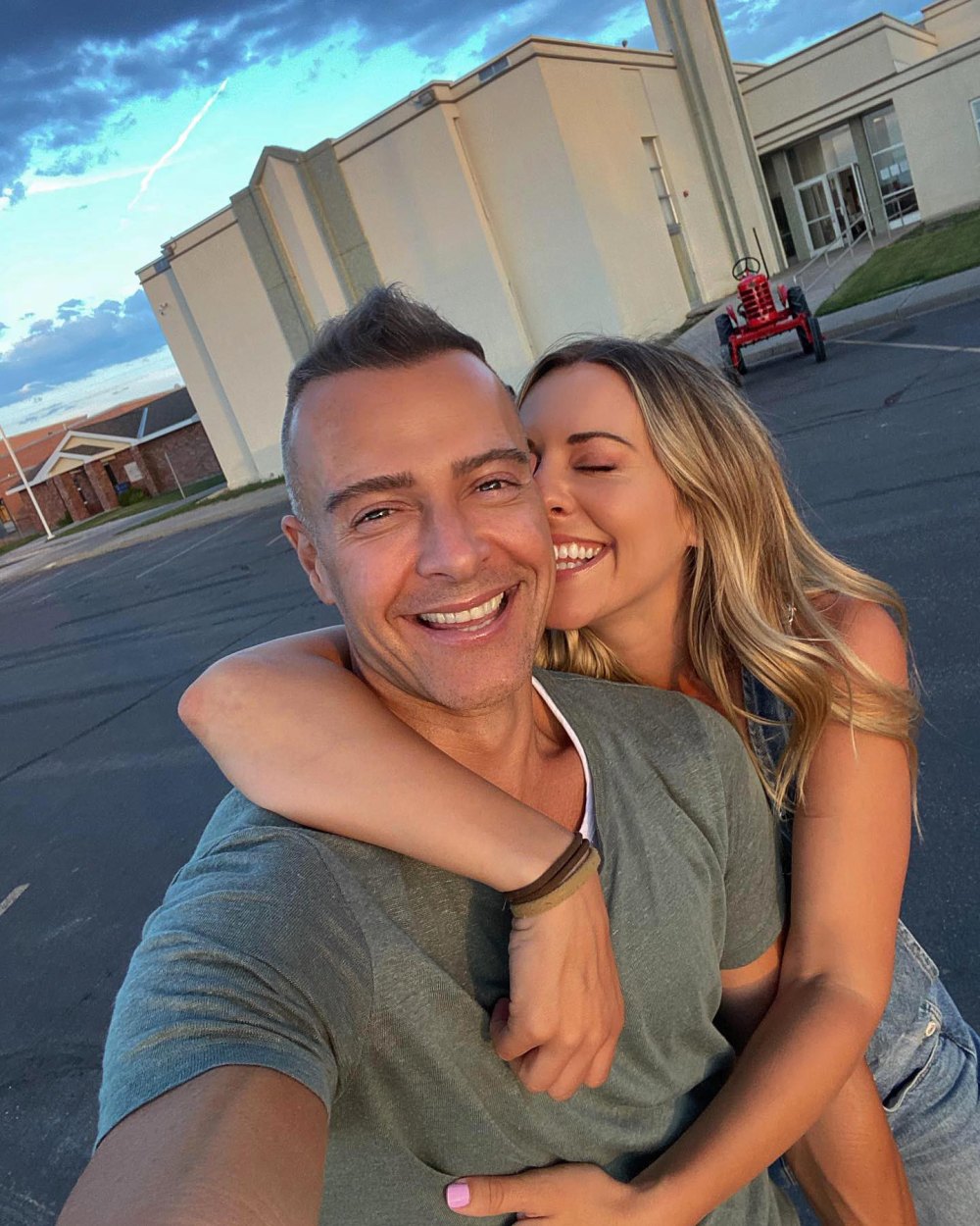 Joey Lawrence s Estranged Wife Samantha Posted Cryptic Message About Loss Before Filing for Divorce 075