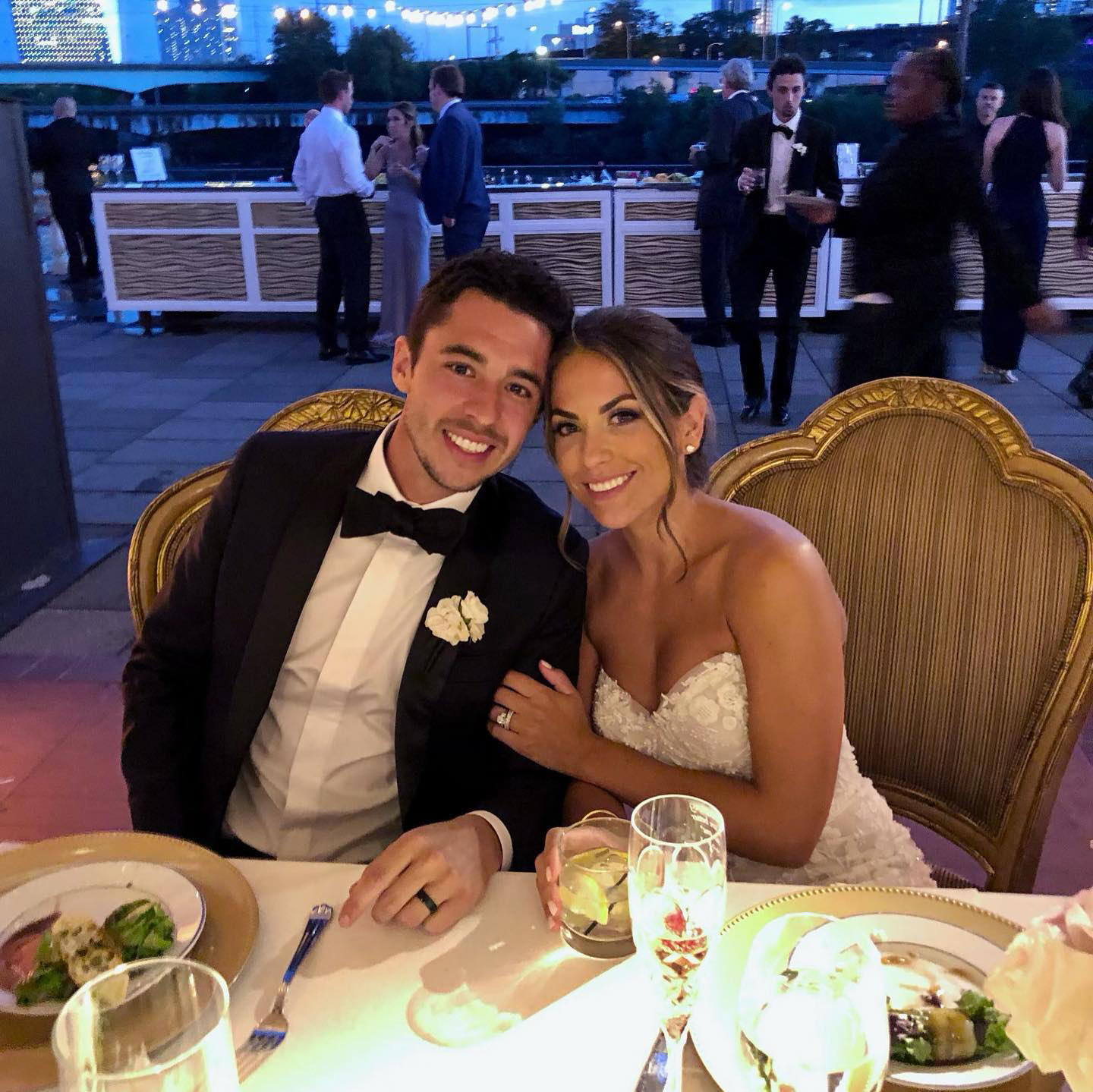 O falecido astro da NHL Johnny Gaudreau e o cronograma do relacionamento da esposa Meredith