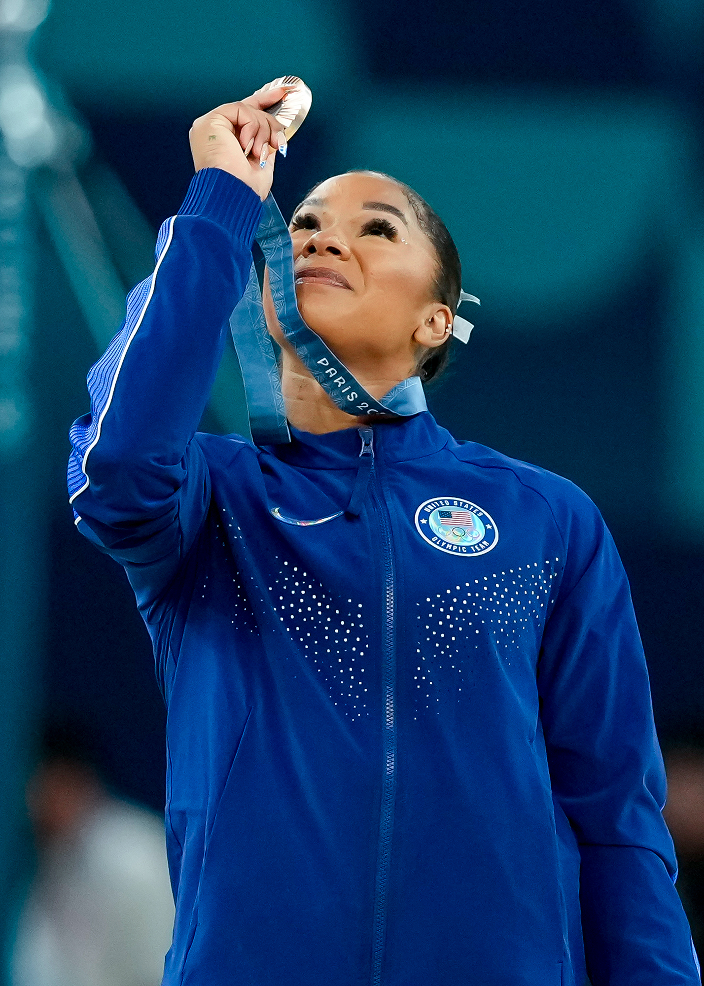 Técnico de Jordan Chiles critica rumores de trapaça após drama da medalha olímpica