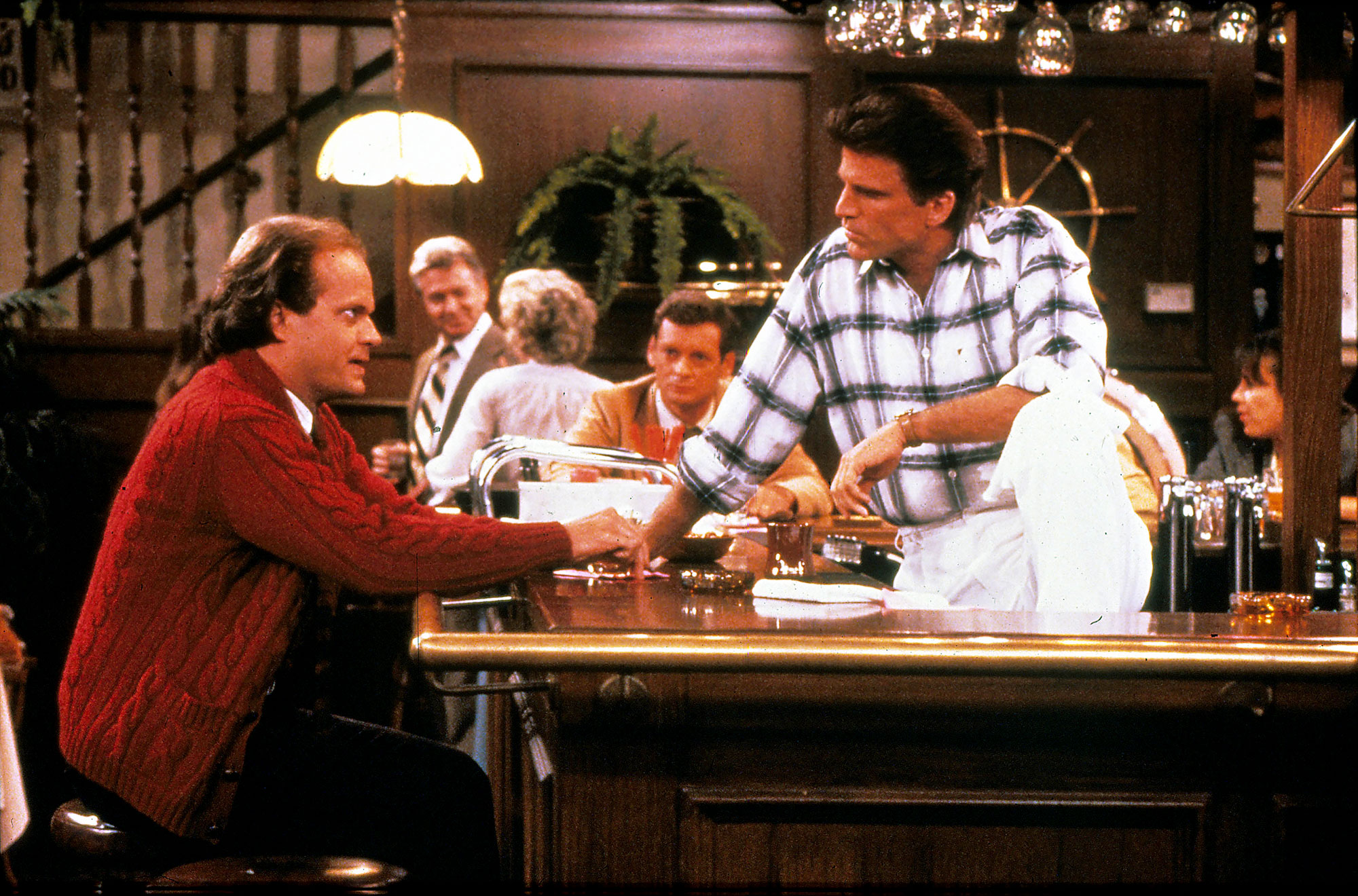 Ted Danson ขอโทษ Kelsey Grammer สำหรับการโต้เถียงระหว่าง 'Cheers'