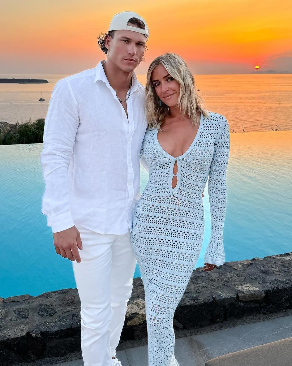 Kristin Cavallari y Mark Estes sonríen en una nueva foto del atardecer