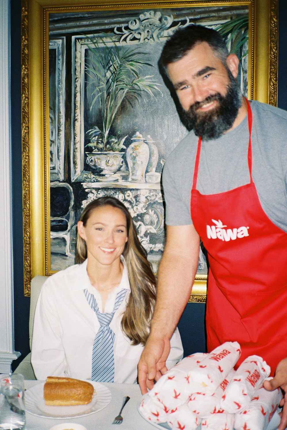 Kylie Kelce dirige a Jason Kelce en Wawa Ad 100