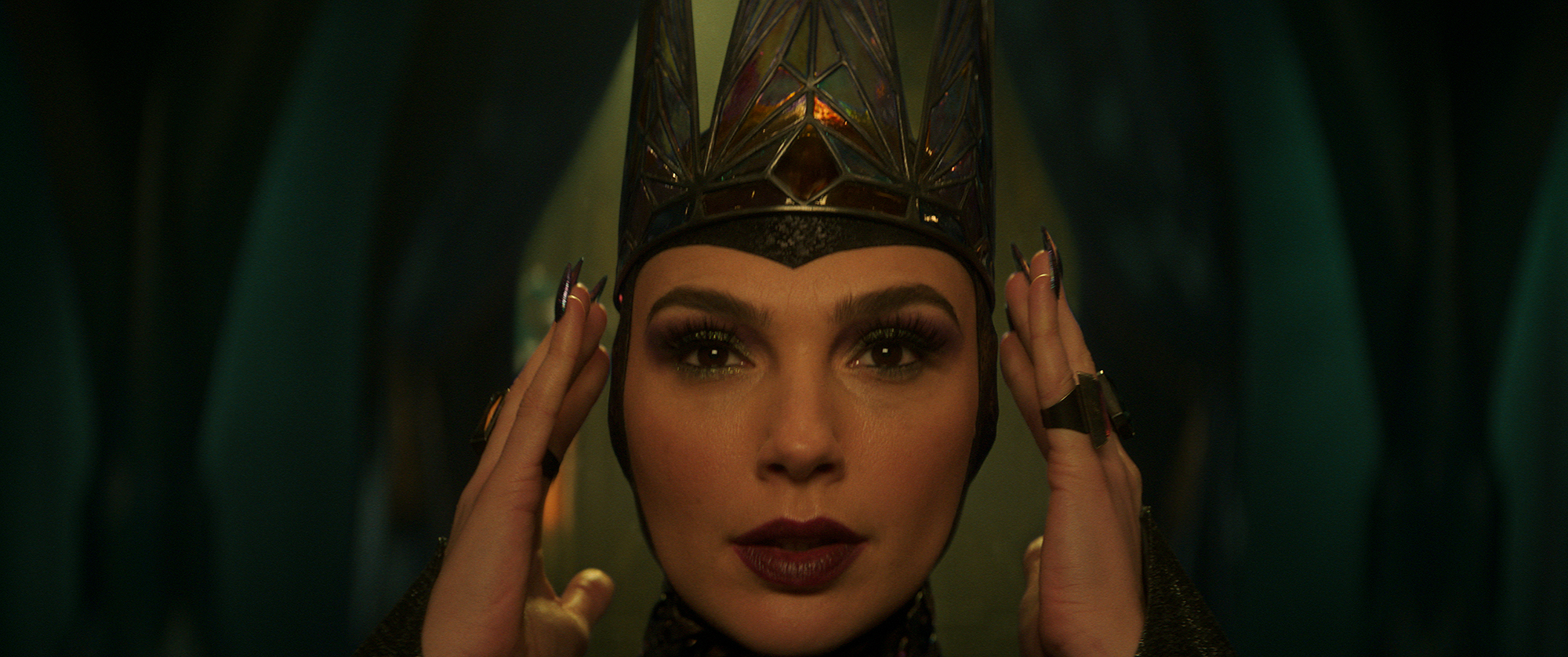 First Live-Action ‘Snow White’ Trailer Shows Gal Gadot as Evil Queen