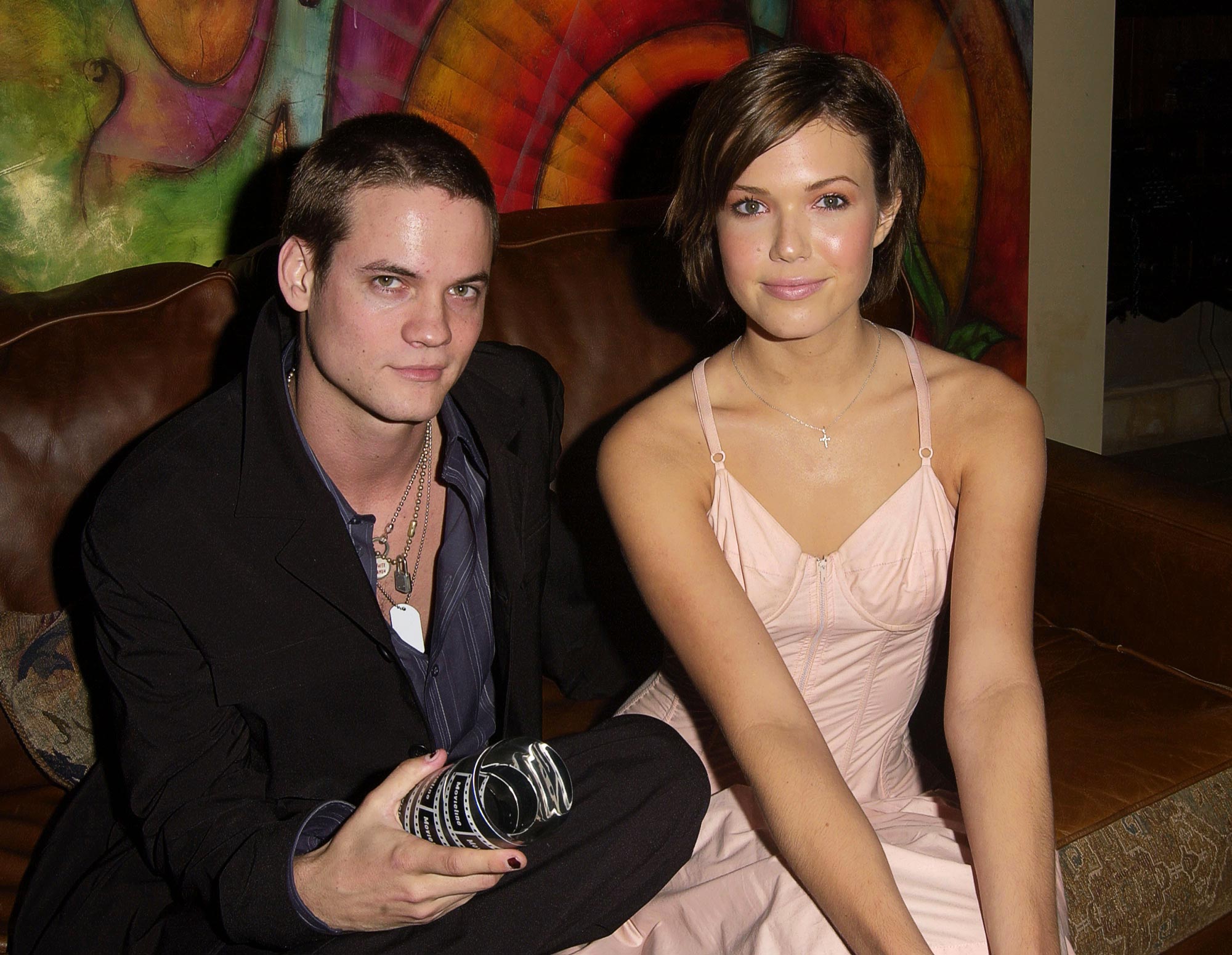 Mandy Moore erinnert sich an bedauerliche Y2K-Looks, Shane West Bond und Karrierehöhepunkte