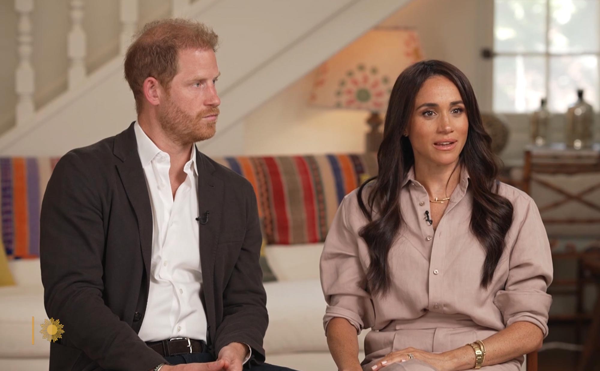 Meghan Markle được đánh bóng trong Ralph Lauren để phỏng vấn thân mật với Harry