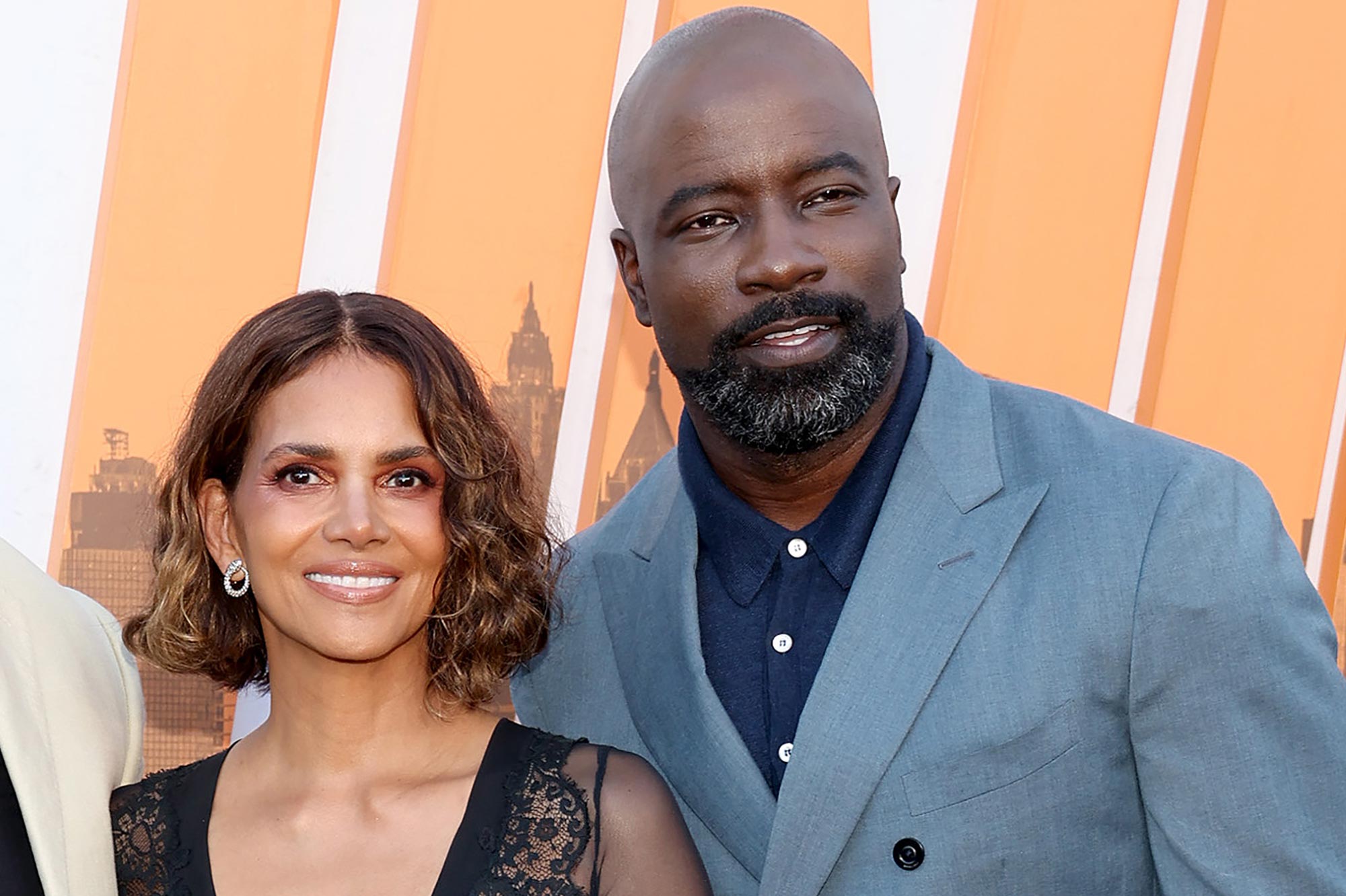 Mike Colter wspomina epicki dowcip, który Halle Berry zrobiła na planie „The Union”.