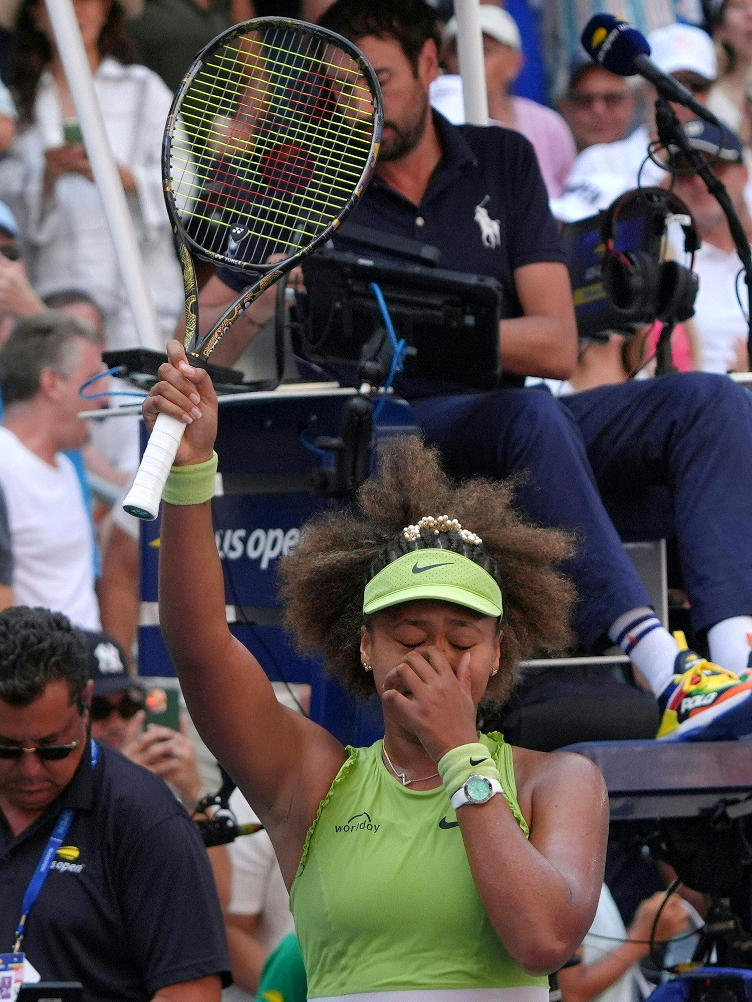 Naomi Osaka reagiert emotional auf den Sieg in der ersten Runde der US Open