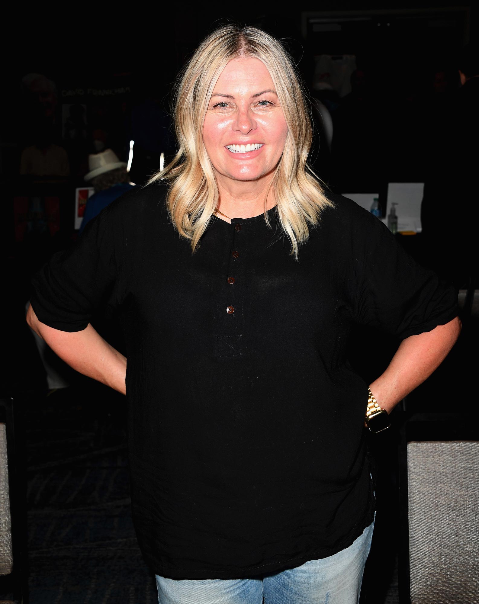 'Baywatch' Alum Nicole Eggert: มีอะไรอยู่ในกระเป๋าของฉัน?