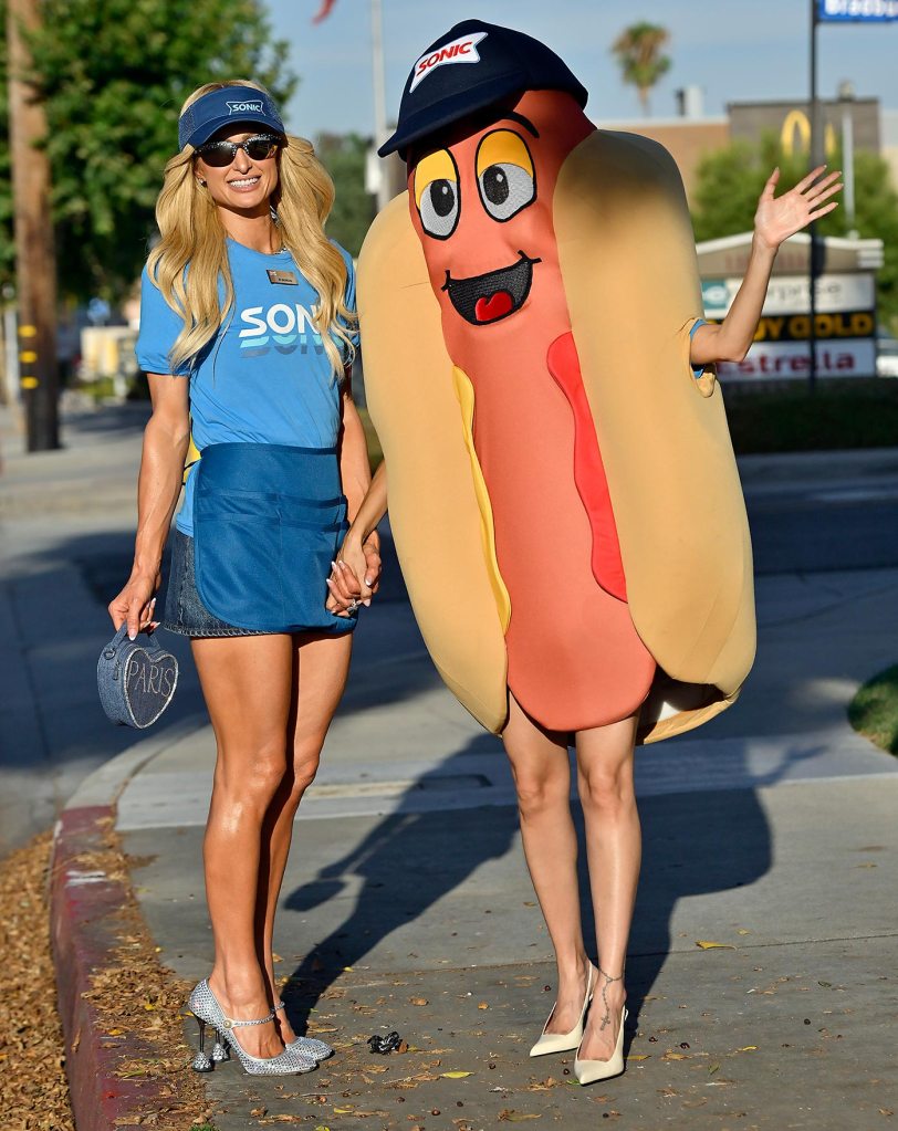 Paris Hilton Nicole Richie in Hot Dog Costume Film The Simple Life Reboot 2