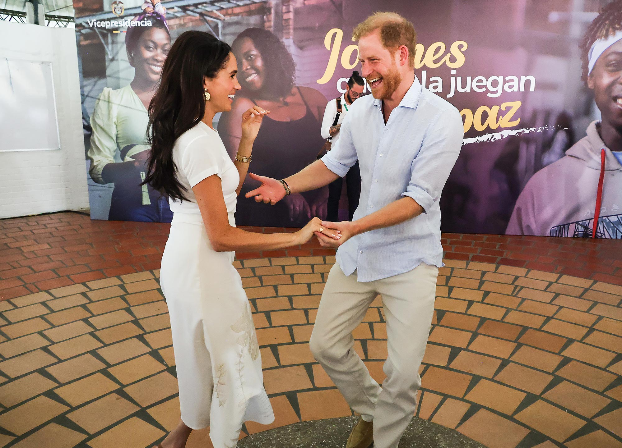 Prince Harry and Meghan Markle's Salsa Kiss Is a Can't Miss Colombia Moment