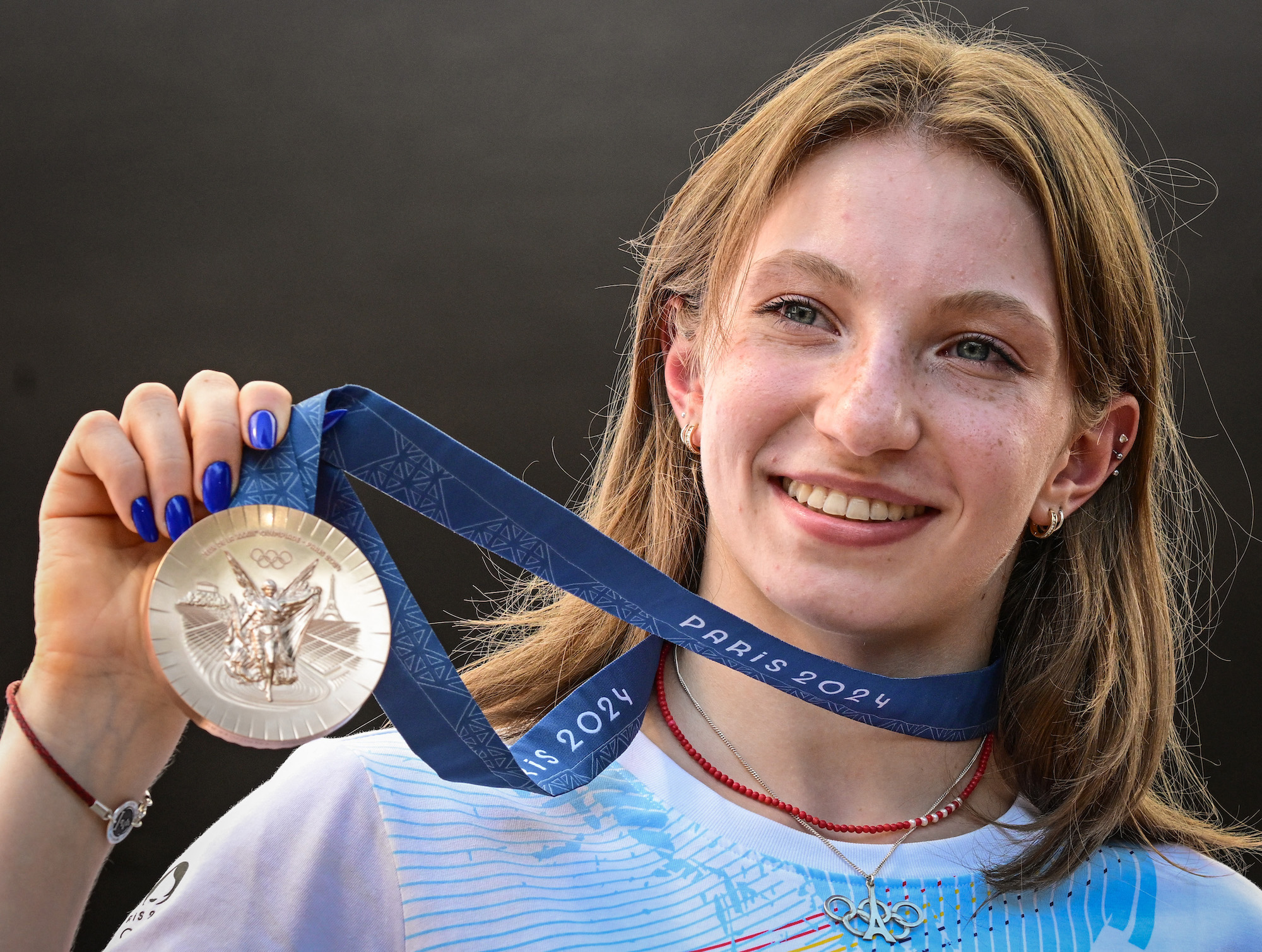 Die rumänische Turnerin Ana Bărbosu holt sich die Bronzemedaille der Jordan Chiles