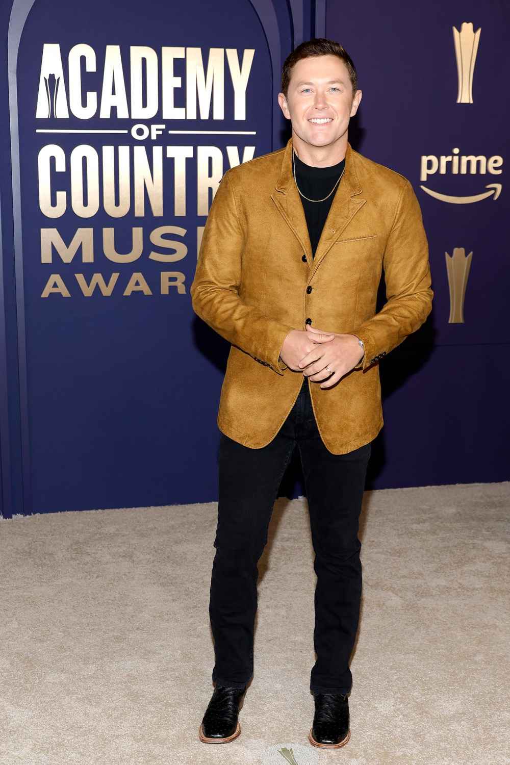 Scotty McCreery chama espectador de covarde após bater em mulher 2