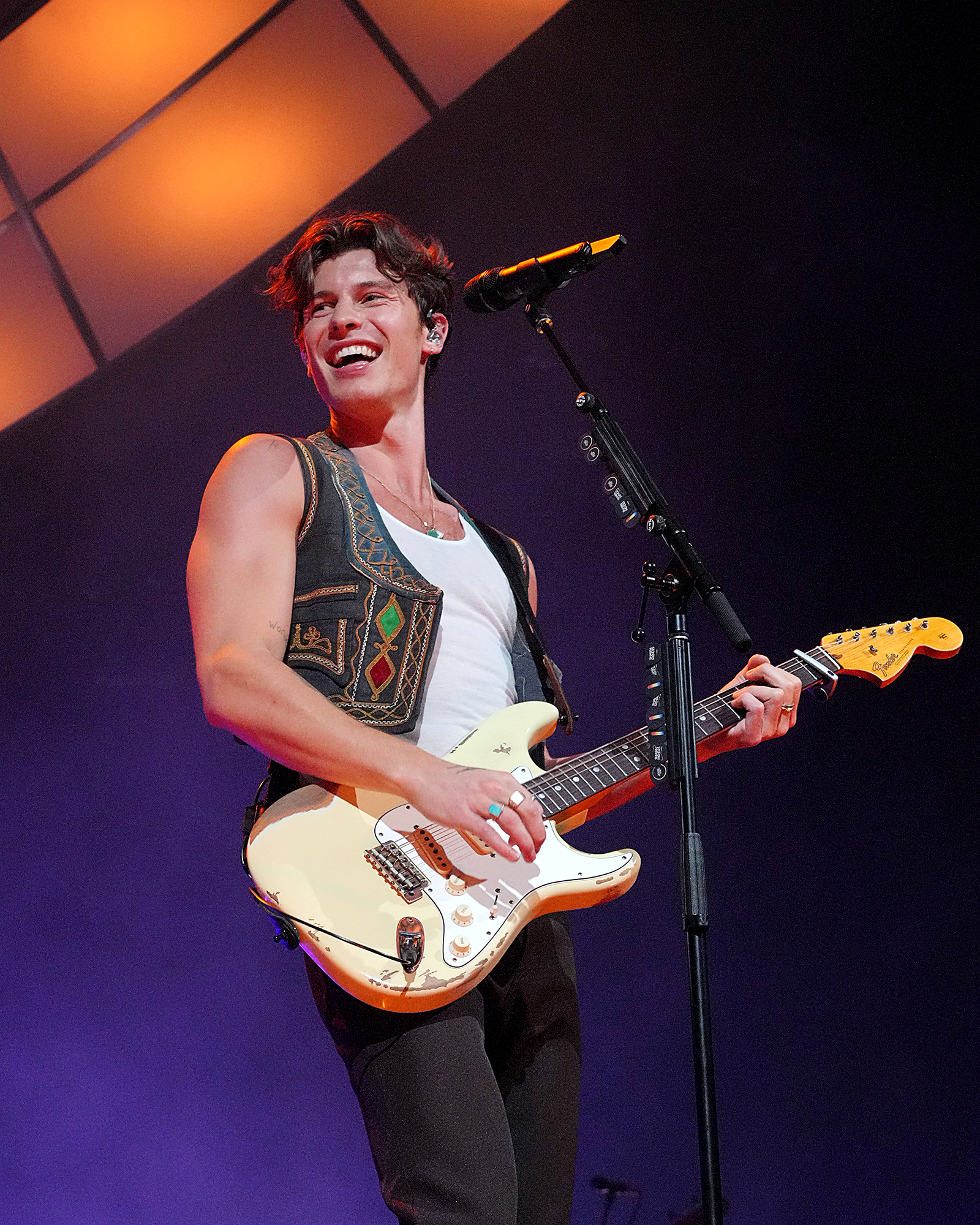 Shawn Mendes ร้องเพลงที่เขาคิดว่าเขา 'กำลังจะเป็นพ่อ' ในเพลงใหม่