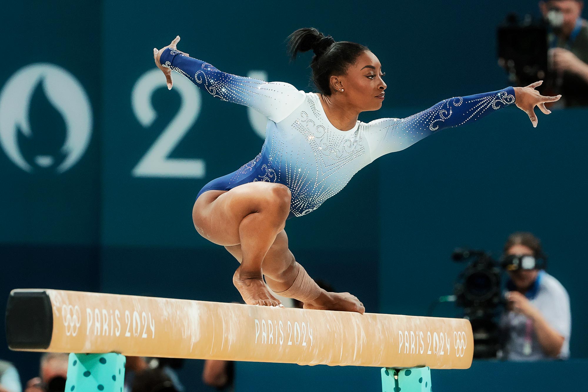 เหตุใด Simone Biles จึงรู้สึกว่าการยืนหยัดเพื่อเพื่อนร่วมทีมเป็นเรื่อง 'สำคัญ'