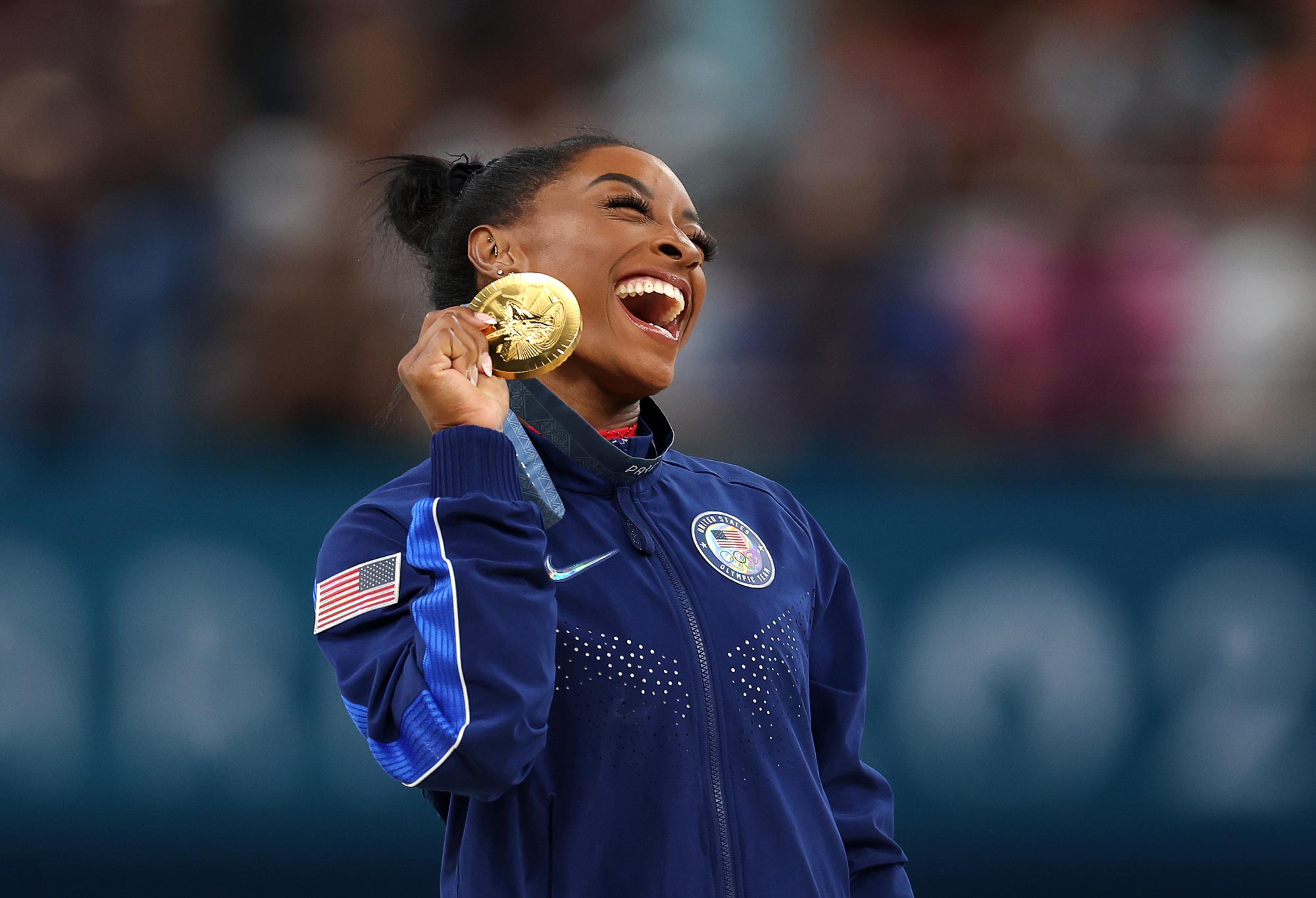 Simone Biles 'ไม่สบาย' หลังจากเที่ยวกลางคืนในปารีส