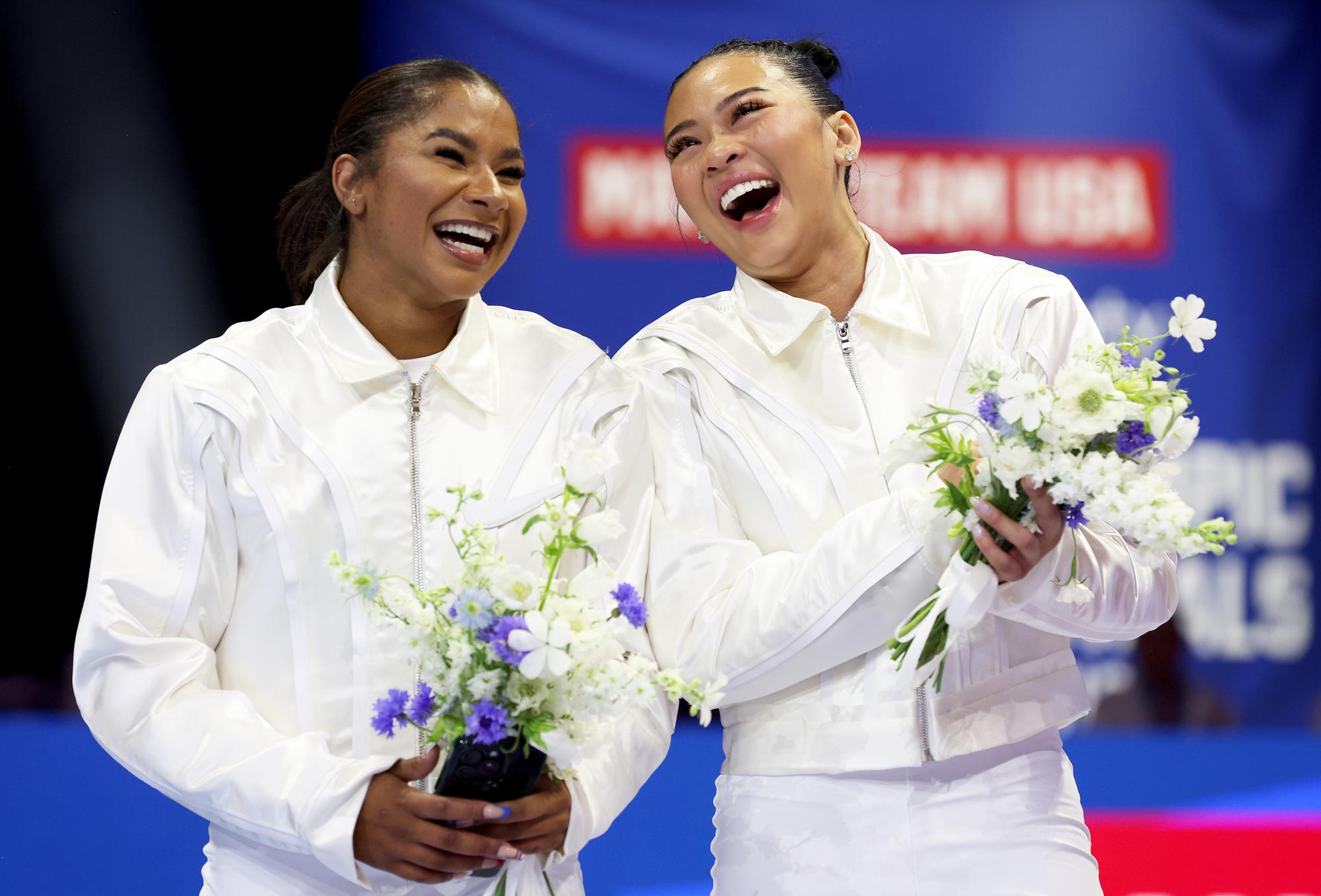 Simone Biles, Suni Lee 등이 메달 드라마 속에서 Jordan Chiles를 지원합니다.