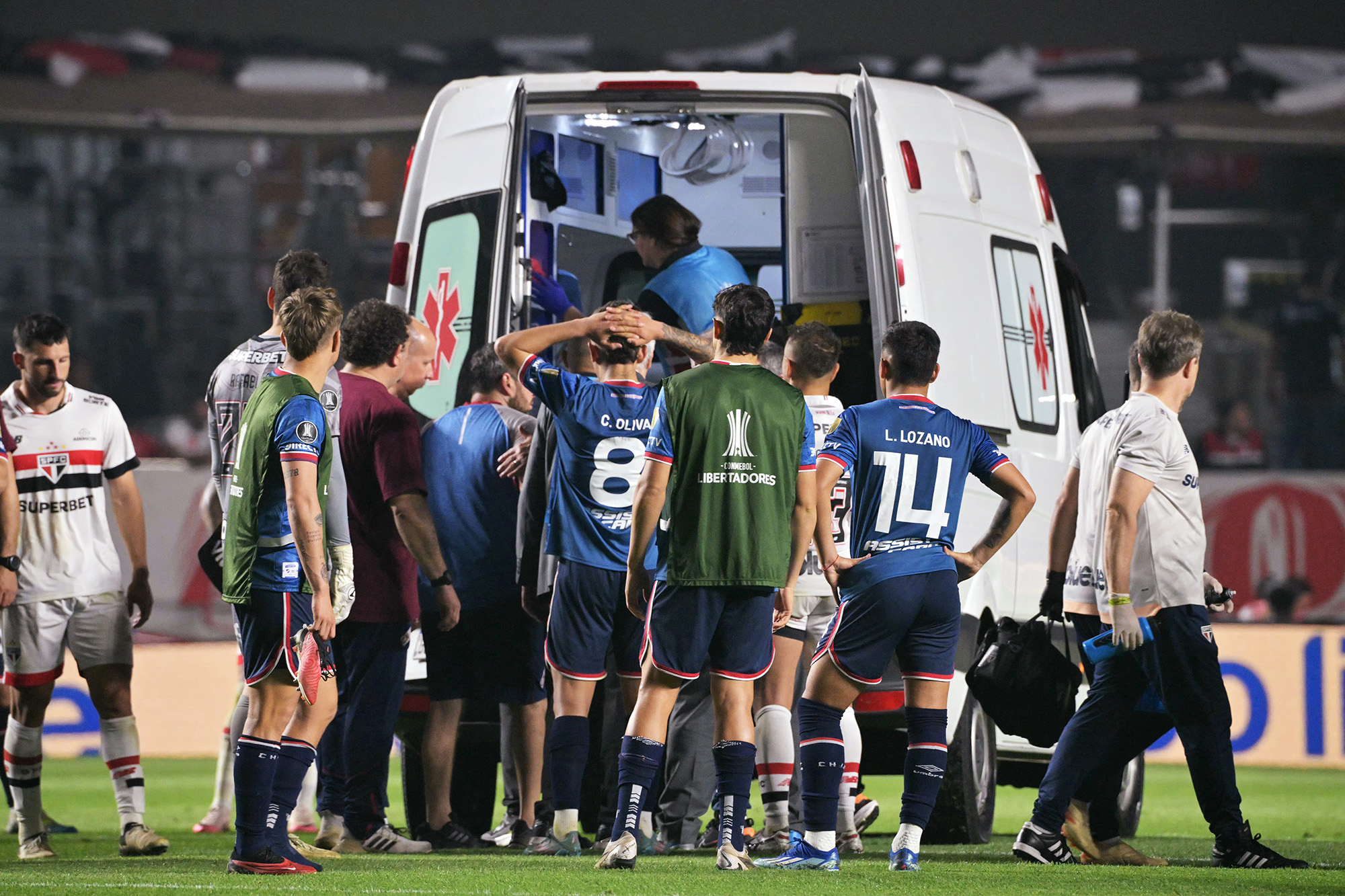 Uruguaylı futbolcu Juan Izquierdo, maç sırasında fenalaşarak hayatını kaybetti