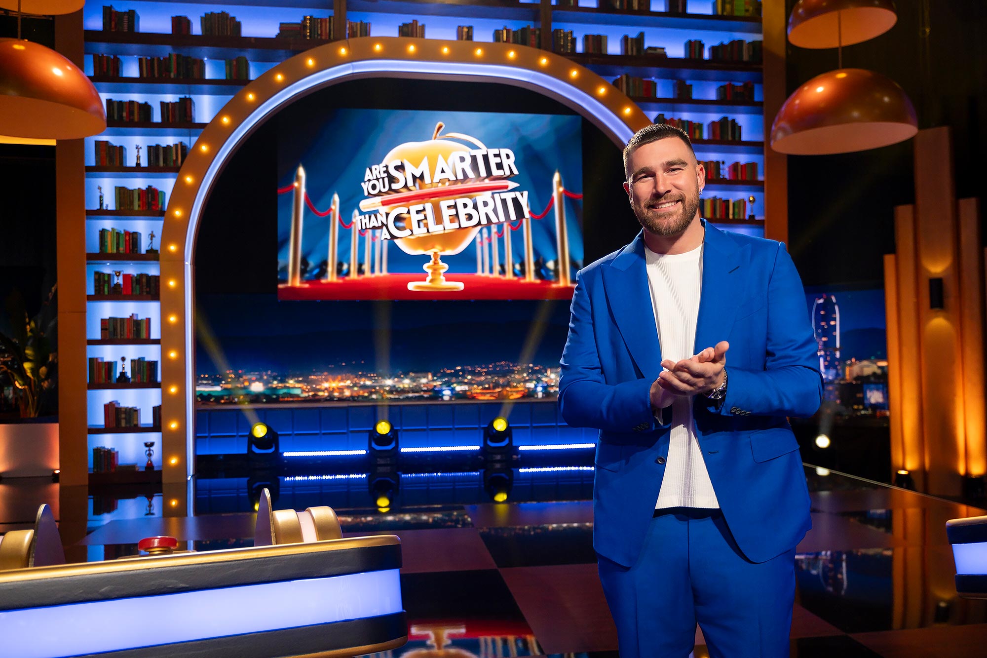 Taylor Swift visitou Travis Kelce em 'Are You Smarter Than a Celebrity?'