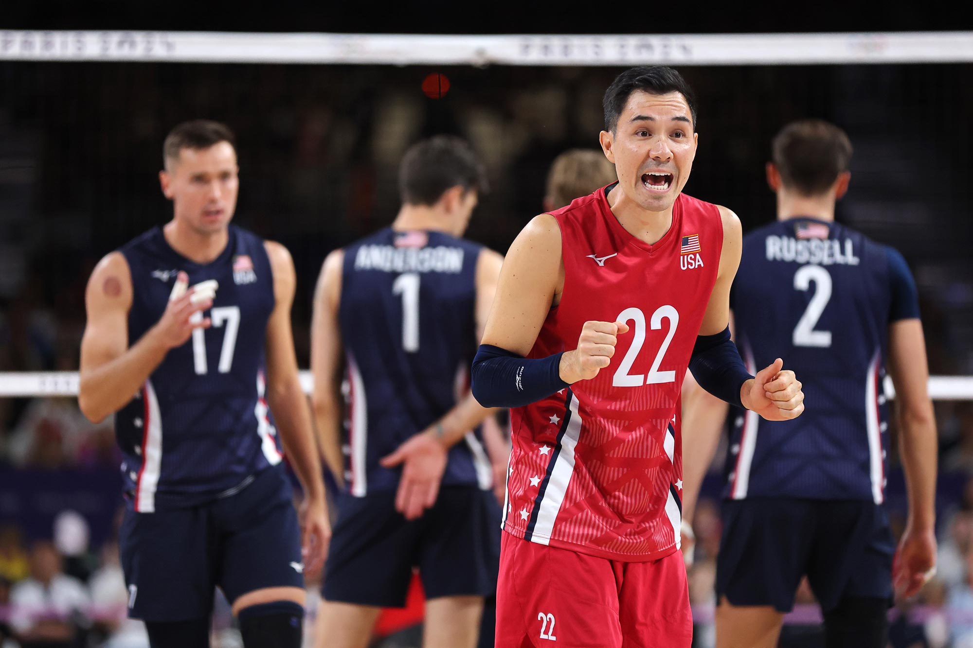 A estrela do vôlei da equipe dos EUA, Erik Shoji, sugere que as Olimpíadas não 'pagam as contas'