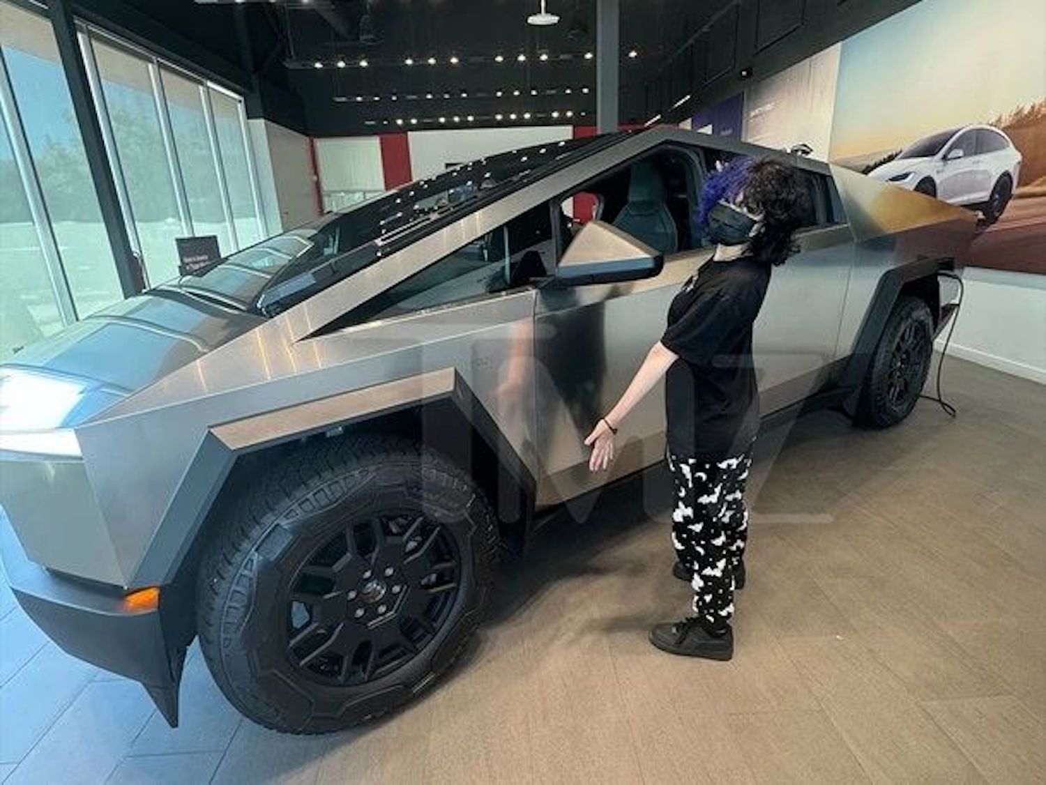 Farrah Abraham, da mãe adolescente, compra Tesla Cybertruck para o primeiro carro de Sophia