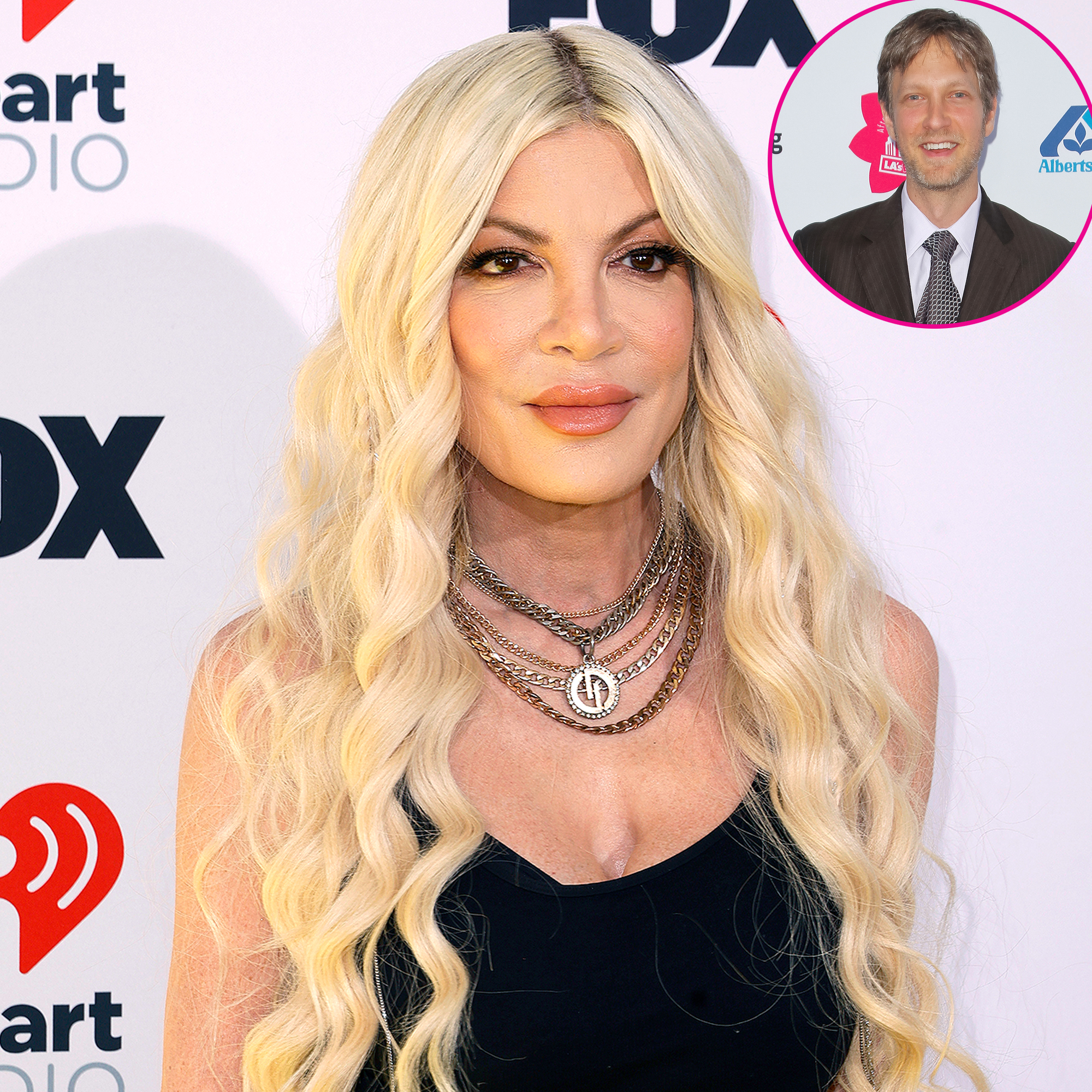 Tori Spelling erinnert sich an den Moment, als sie „versuchte, Bruder Randy zu erstechen“.