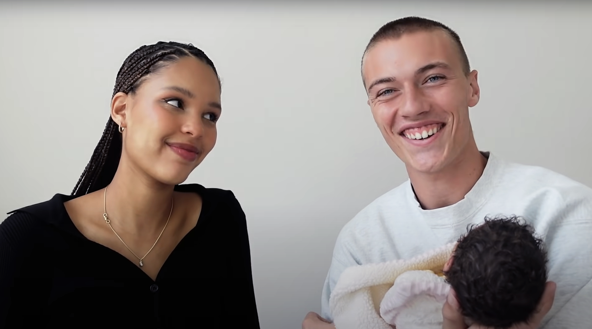 TikTok'çu Nara Smith ve Lucky Blue Smith'in Çocuk Sahibi Olmaları 'Kesinlikle Bitti'