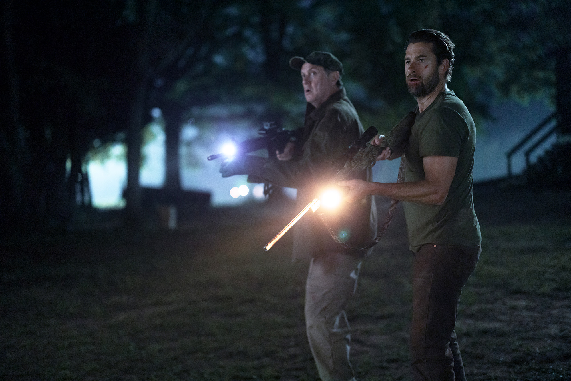 Assista Scott Speedman e Yvonne Strahovski tentando sobreviver na 'Teacup' de Peacock