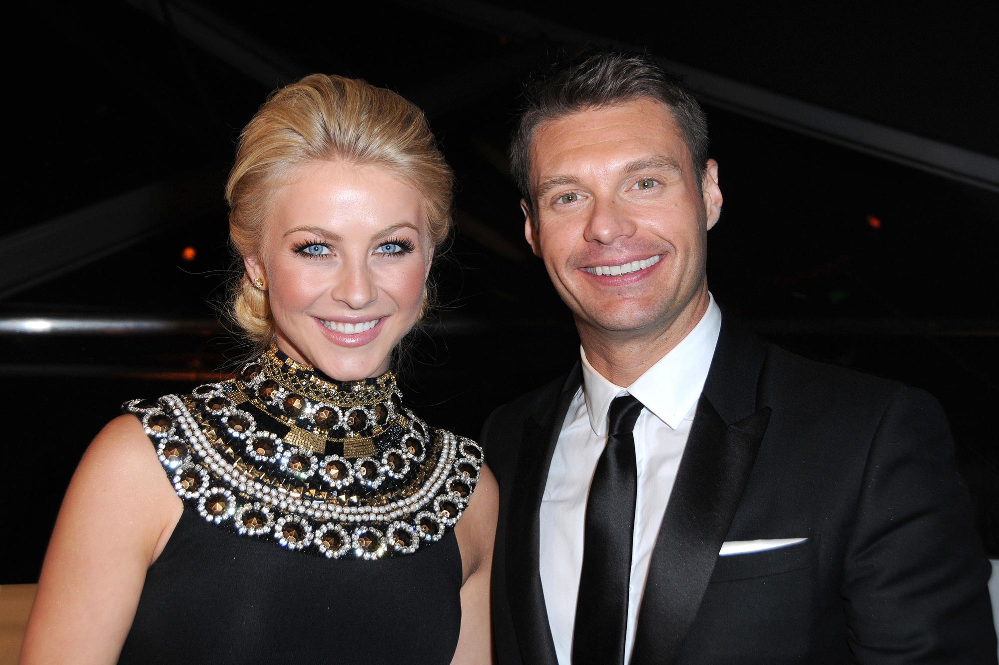 Warum Julianne Hough in ihrer Beziehung mit Ryan Seacrest „anfing, kleiner zu spielen“