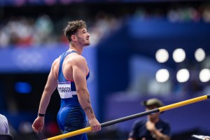 French Pole Vaulter 'Frustrated' After Bulge Boinks Bar