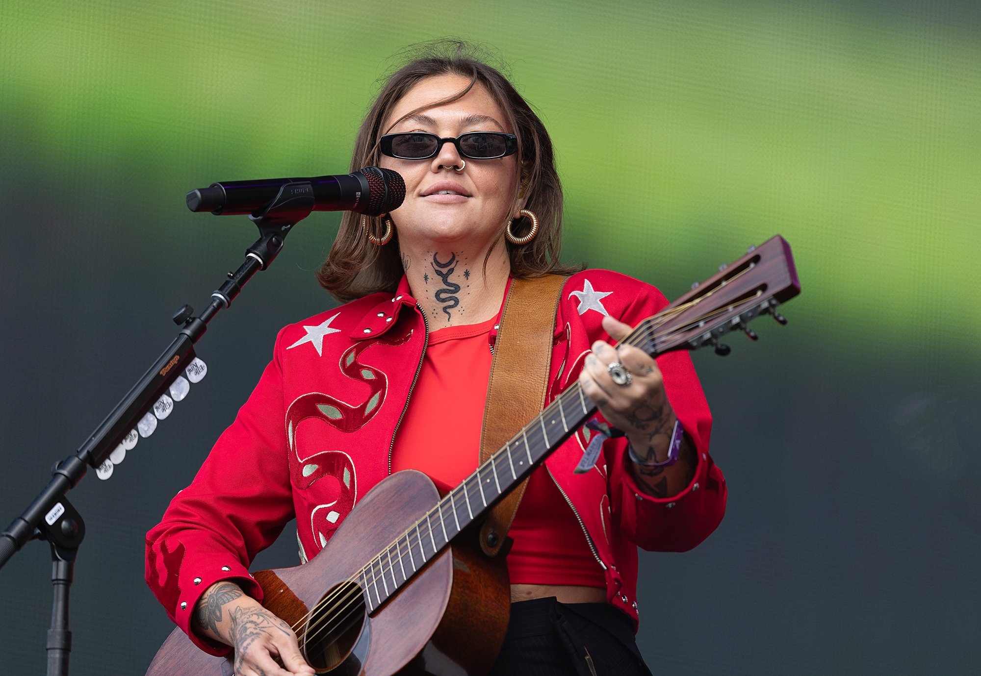 Elle King fühlt sich nach dem Grand Ole Opry-Drama wie eine „andere Person“.