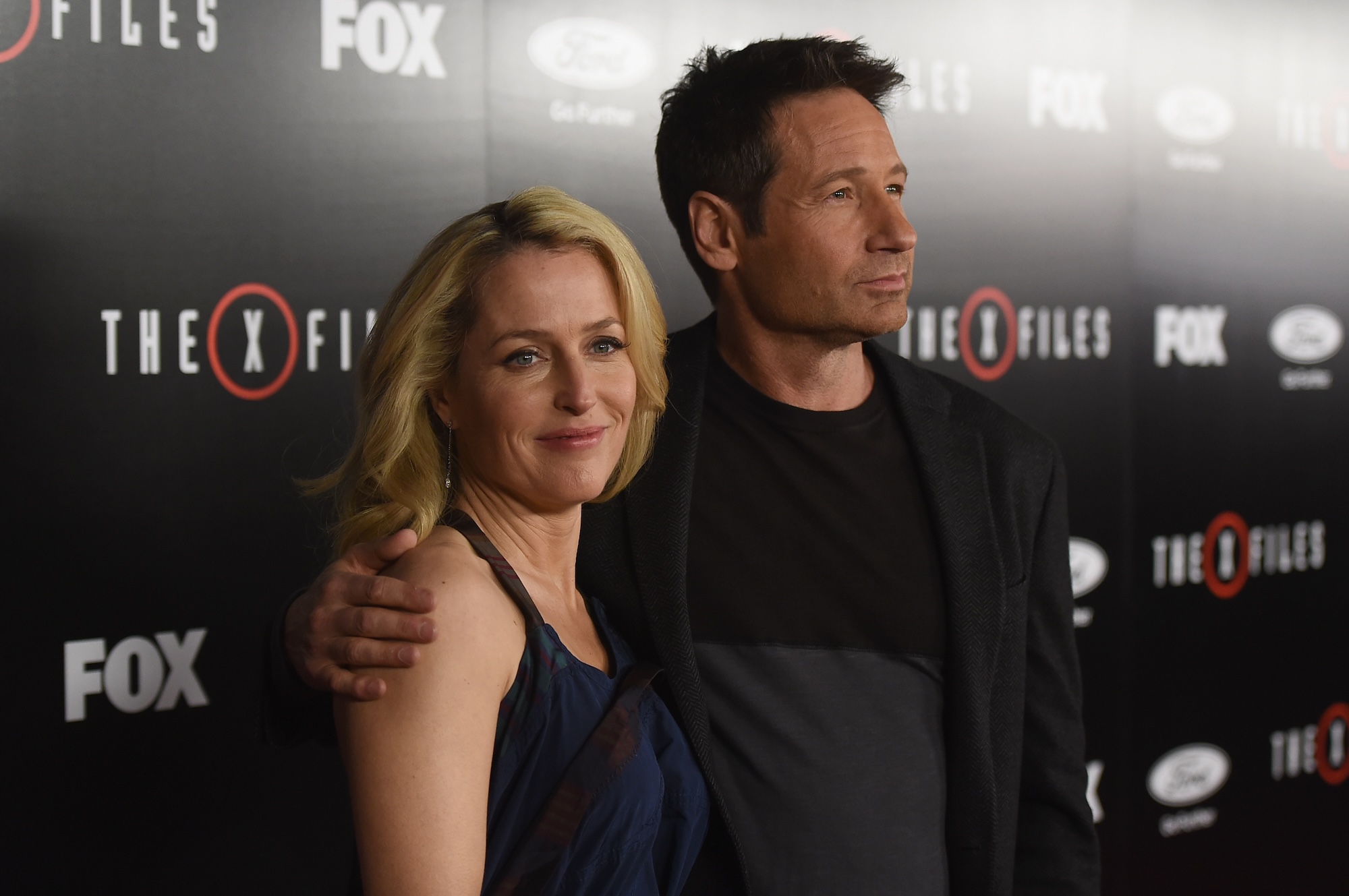 Gillian Anderson, 1997 Emmy Ödülleri'nde Neden 'X Dosyaları' Costar David Duchovny'yi Öptü?