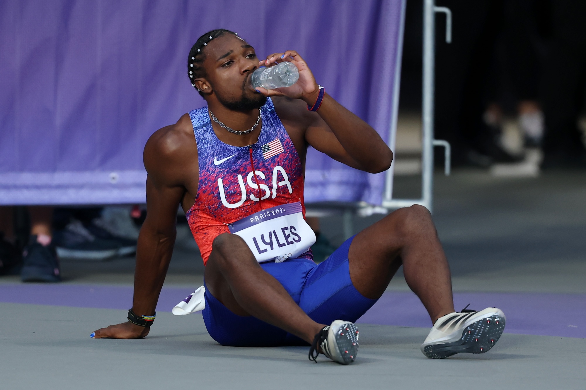 Noah Lyles เสร็จสิ้นการแข่งขันกีฬาโอลิมปิกแล้วหลังจากผลการตรวจเป็นบวกสำหรับ COVID