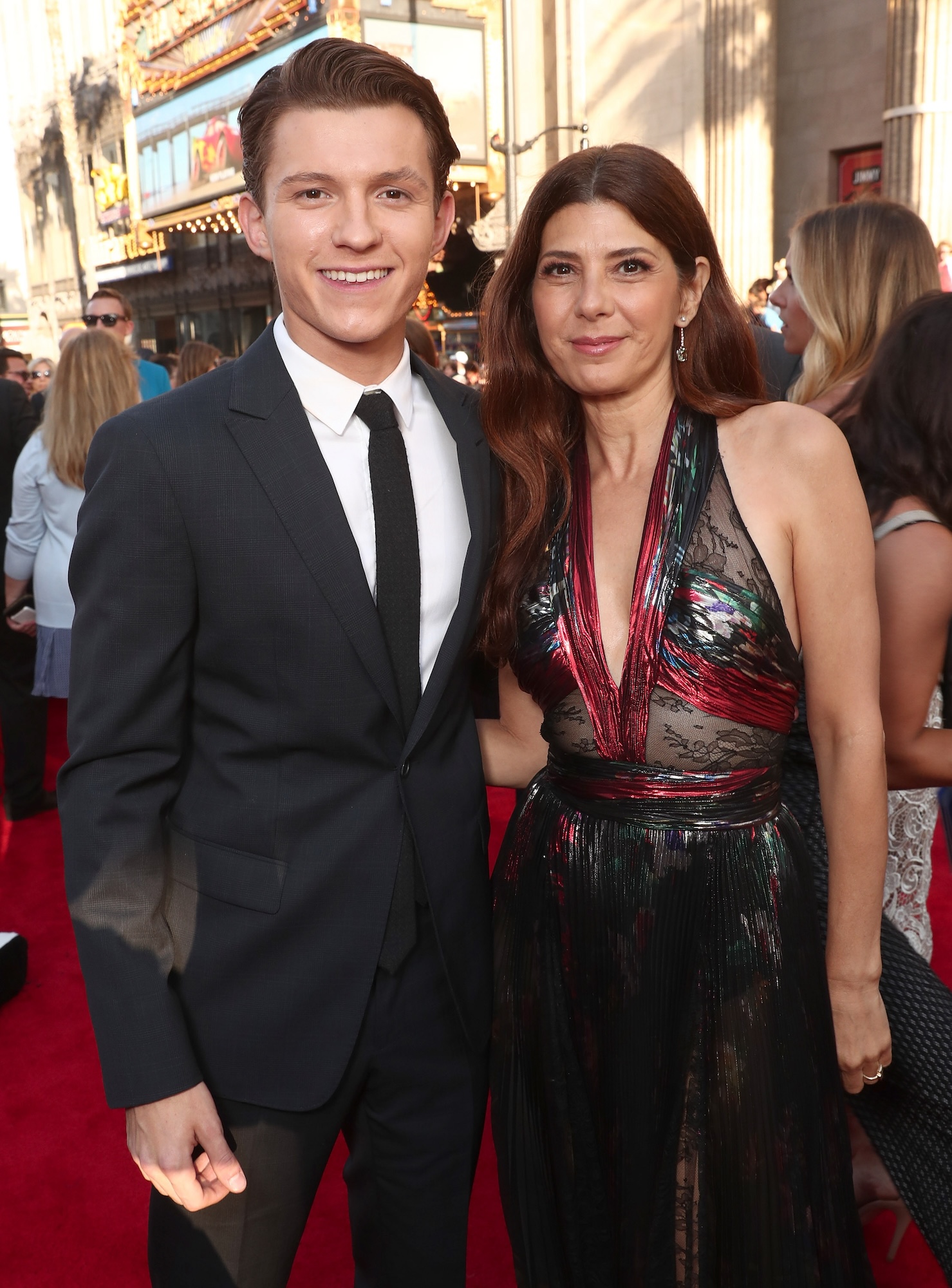 Marisa Tomei emociona-se ao assistir Tom Holland e Zendaya ‘Fall in Love’