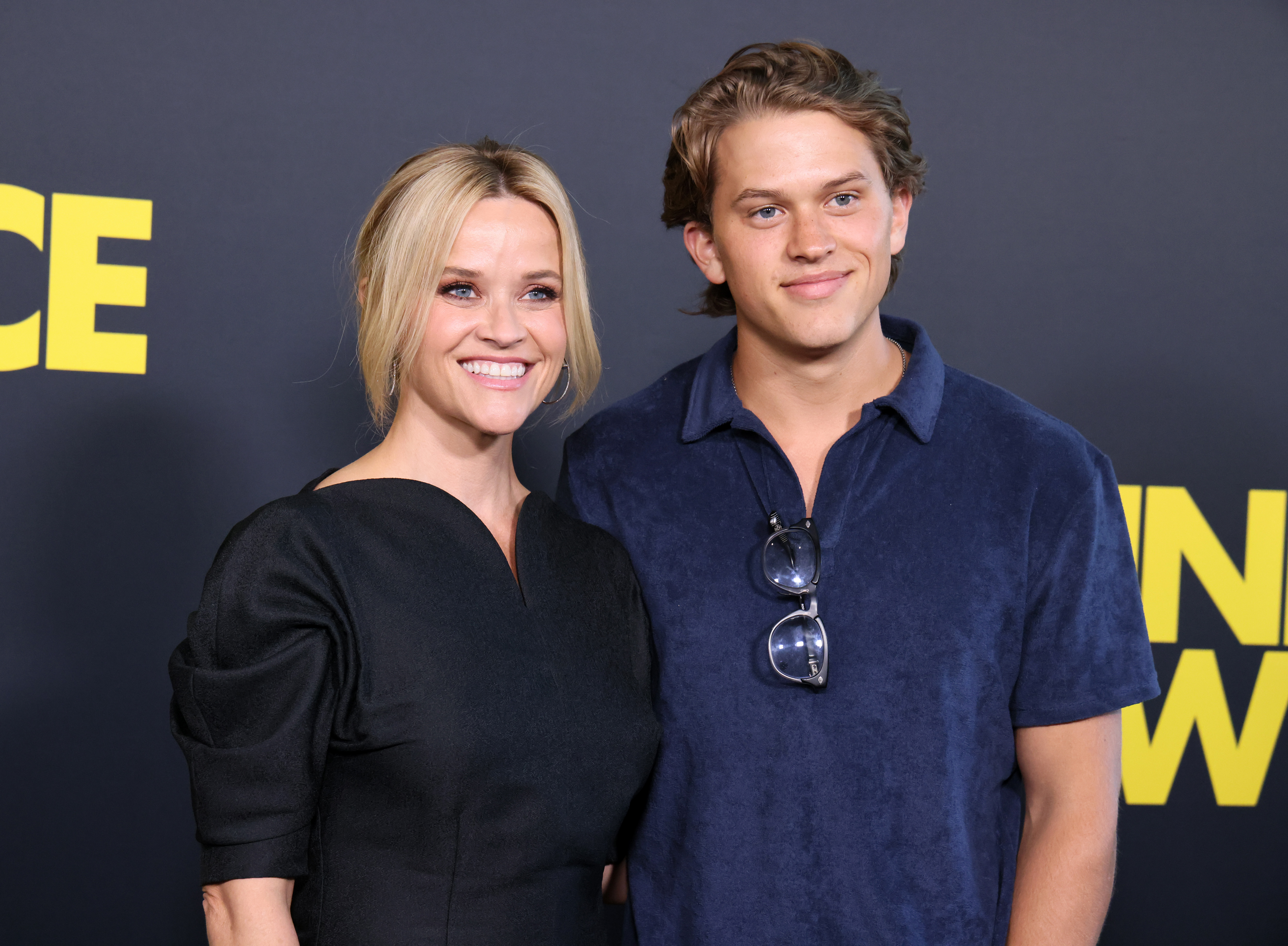 Reese Witherspoon đưa Son Deacon, 20 tuổi, làm ngày ra mắt 'Blink Twice'