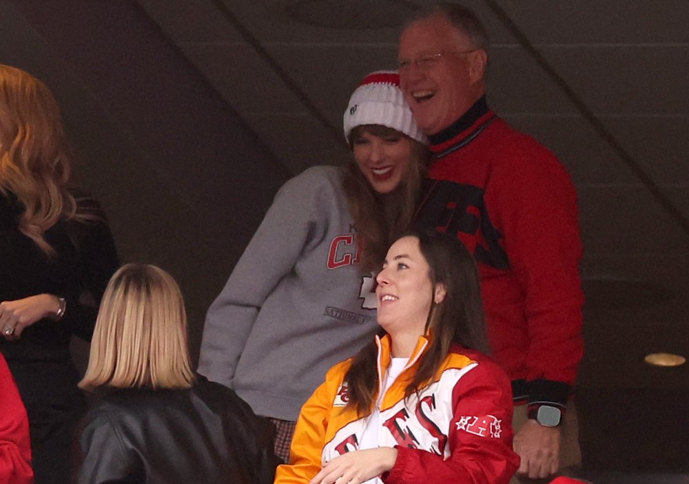 Taylor Swift’s Dad Handed Out Chicken Tenders at ‘Eras Tour’ in London