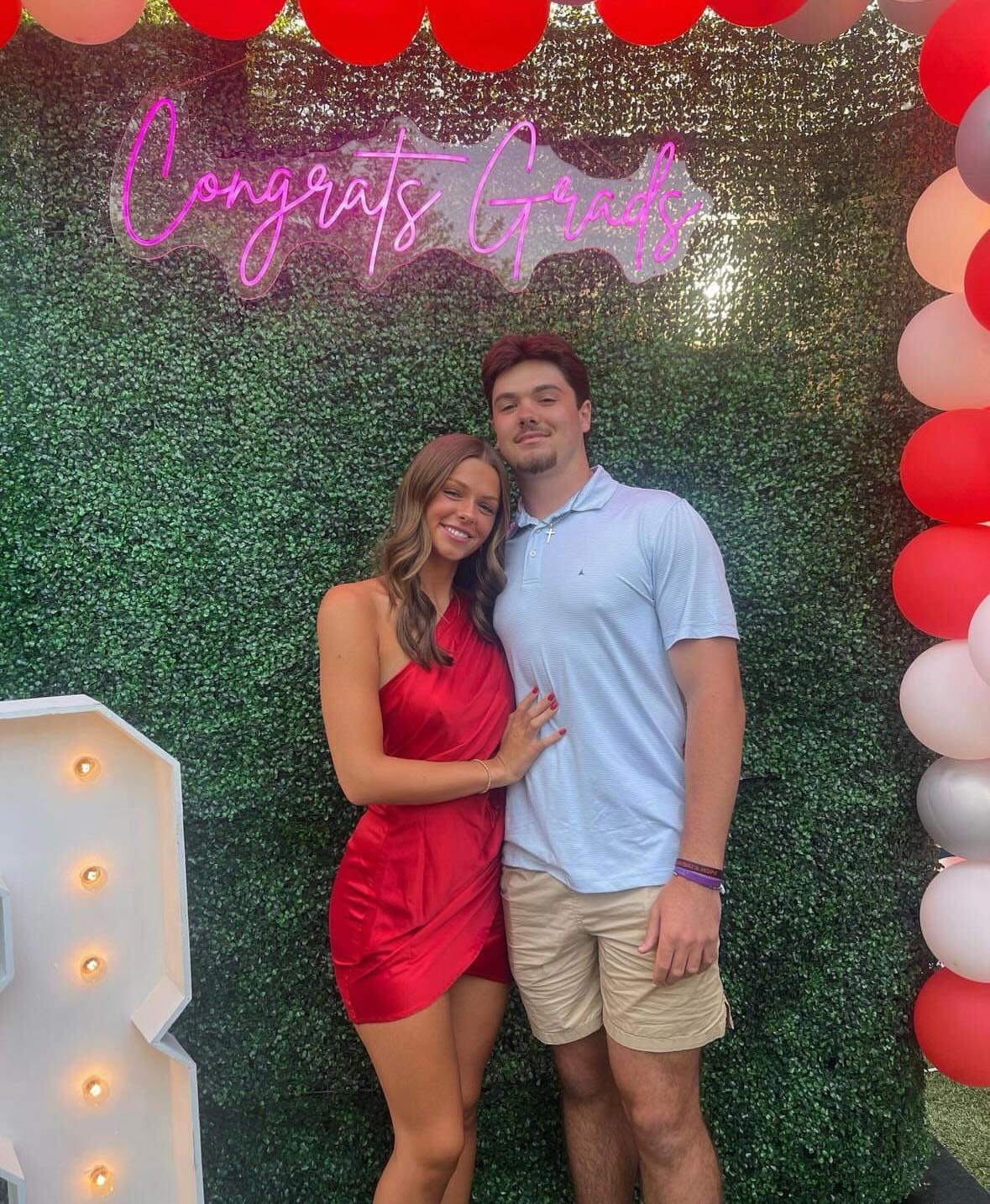 College QB Jackson Arnold, cronograma de relacionamento de GF Skyler Marshall